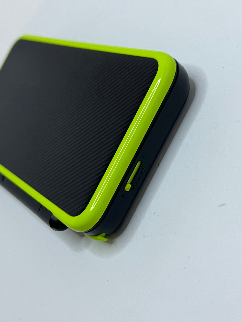Nintendo New 2DS XL Konsole in neon grün in OVP mit 128GB, Pokemon Bank, Poke Mover & vielen Extras