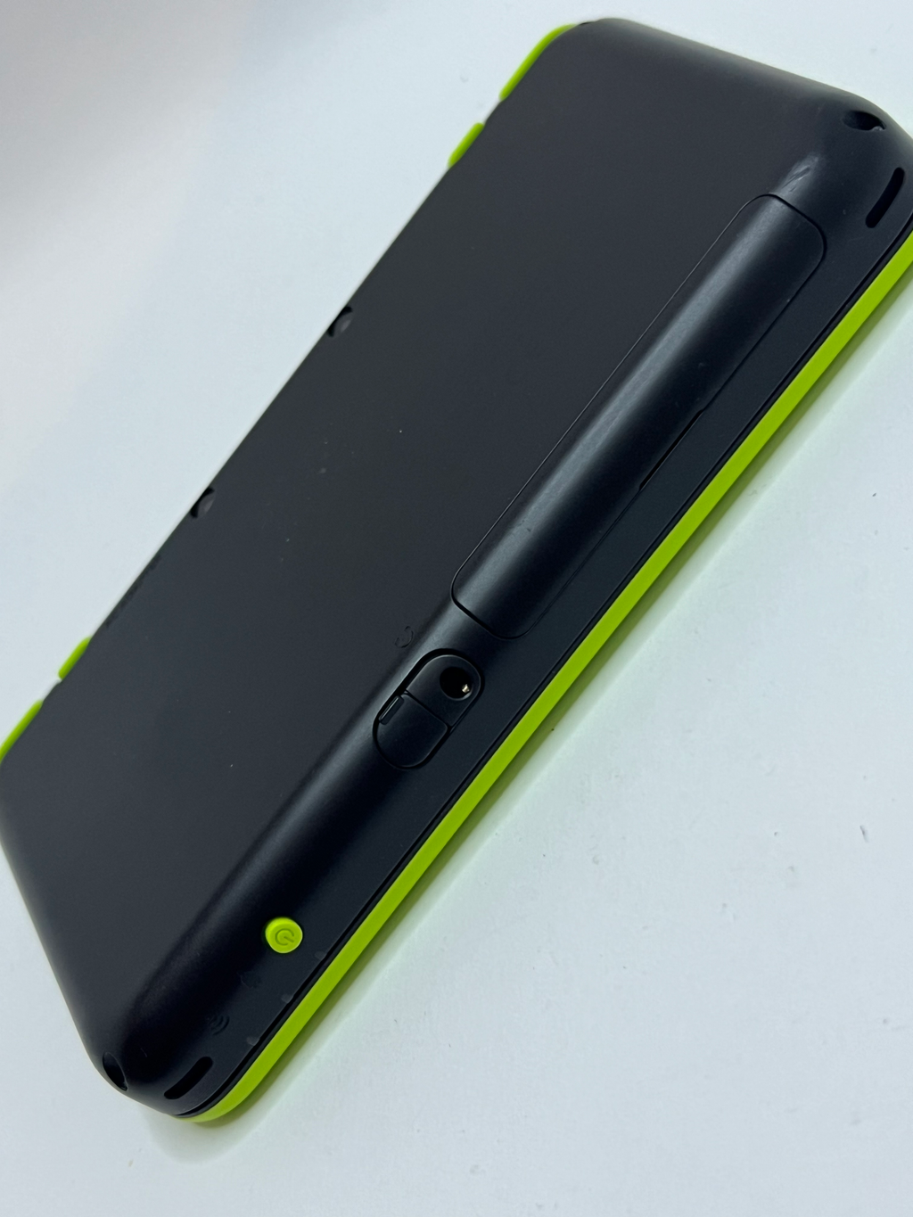 Nintendo New 2DS XL Konsole in neon grün in OVP mit 128GB, Pokemon Bank, Poke Mover & vielen Extras