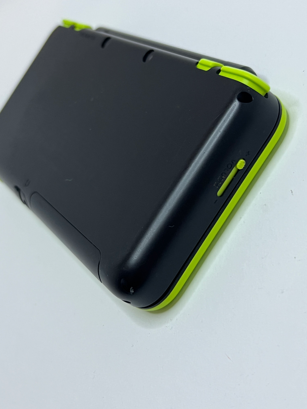 Nintendo New 2DS XL Konsole in neon grün in OVP mit 128GB, Pokemon Bank, Poke Mover & vielen Extras