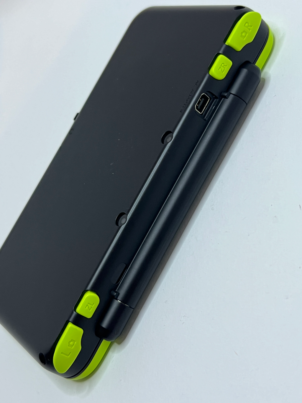 Nintendo New 2DS XL Konsole in neon grün in OVP mit 128GB, Pokemon Bank, Poke Mover & vielen Extras