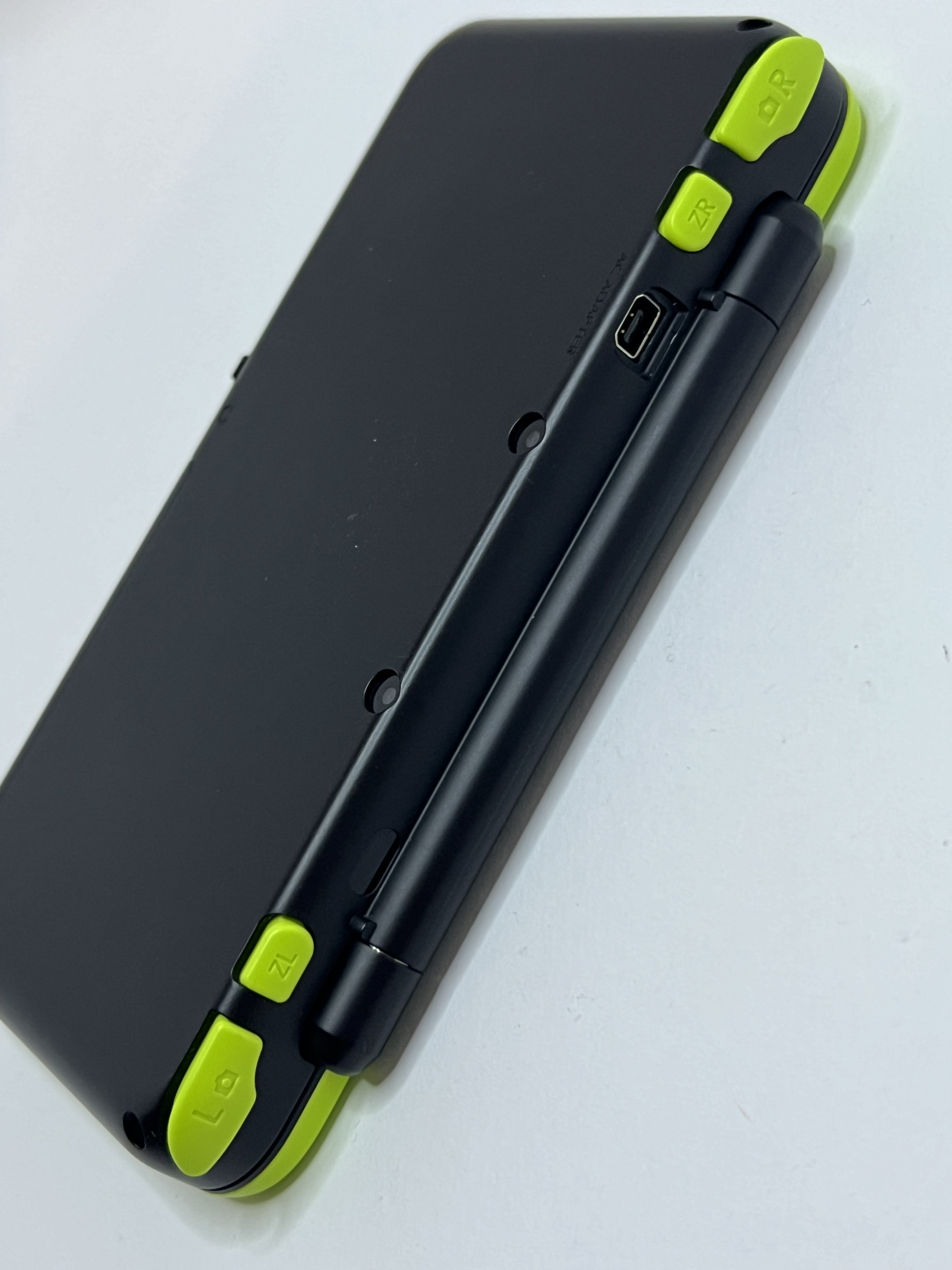 Nintendo New 2DS XL Konsole in neon grün in OVP mit 128GB, Pokemon Bank, Poke Mover & vielen Extras