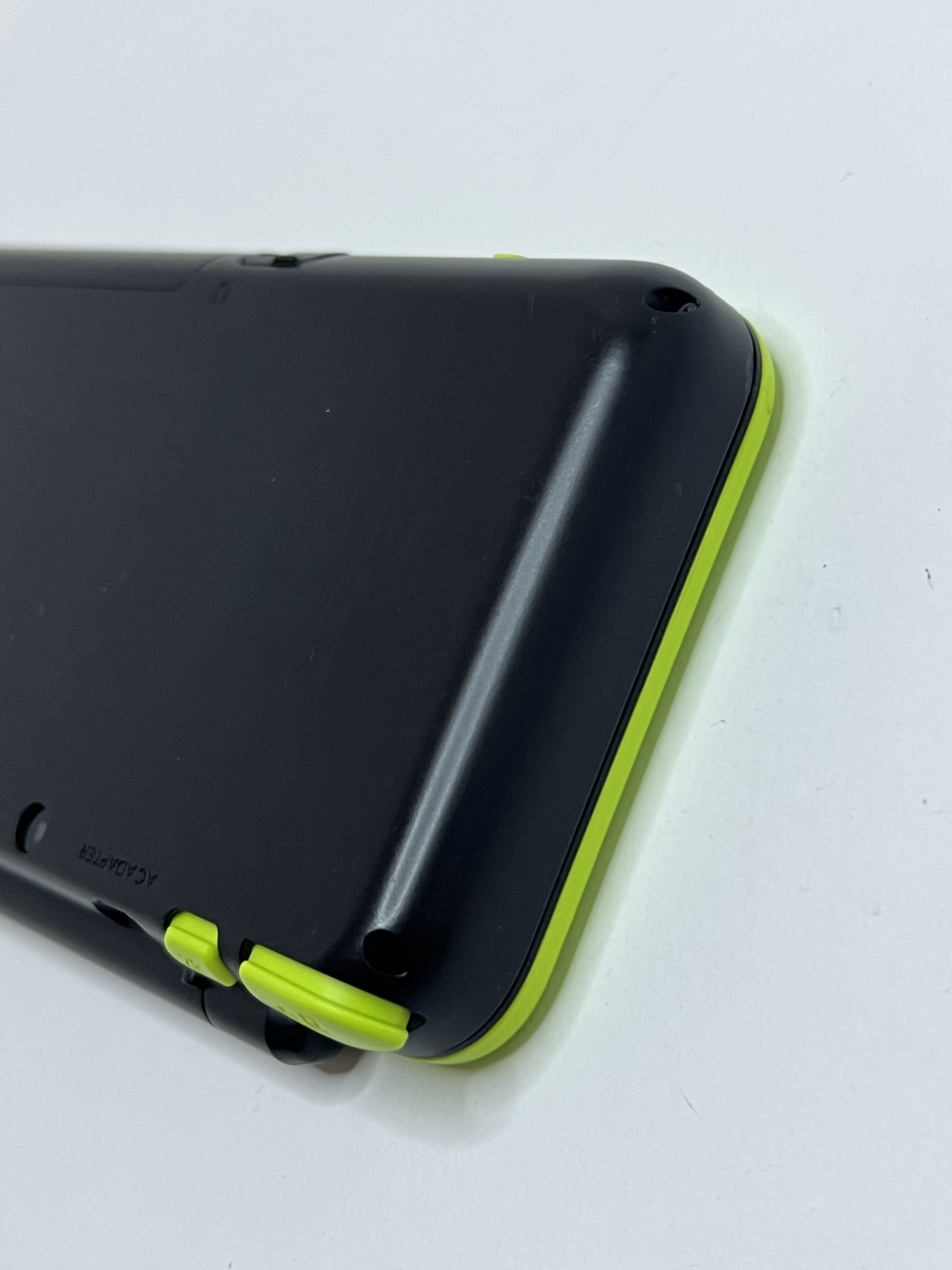 Nintendo New 2DS XL Konsole in neon grün in OVP mit 128GB, Pokemon Bank, Poke Mover & vielen Extras