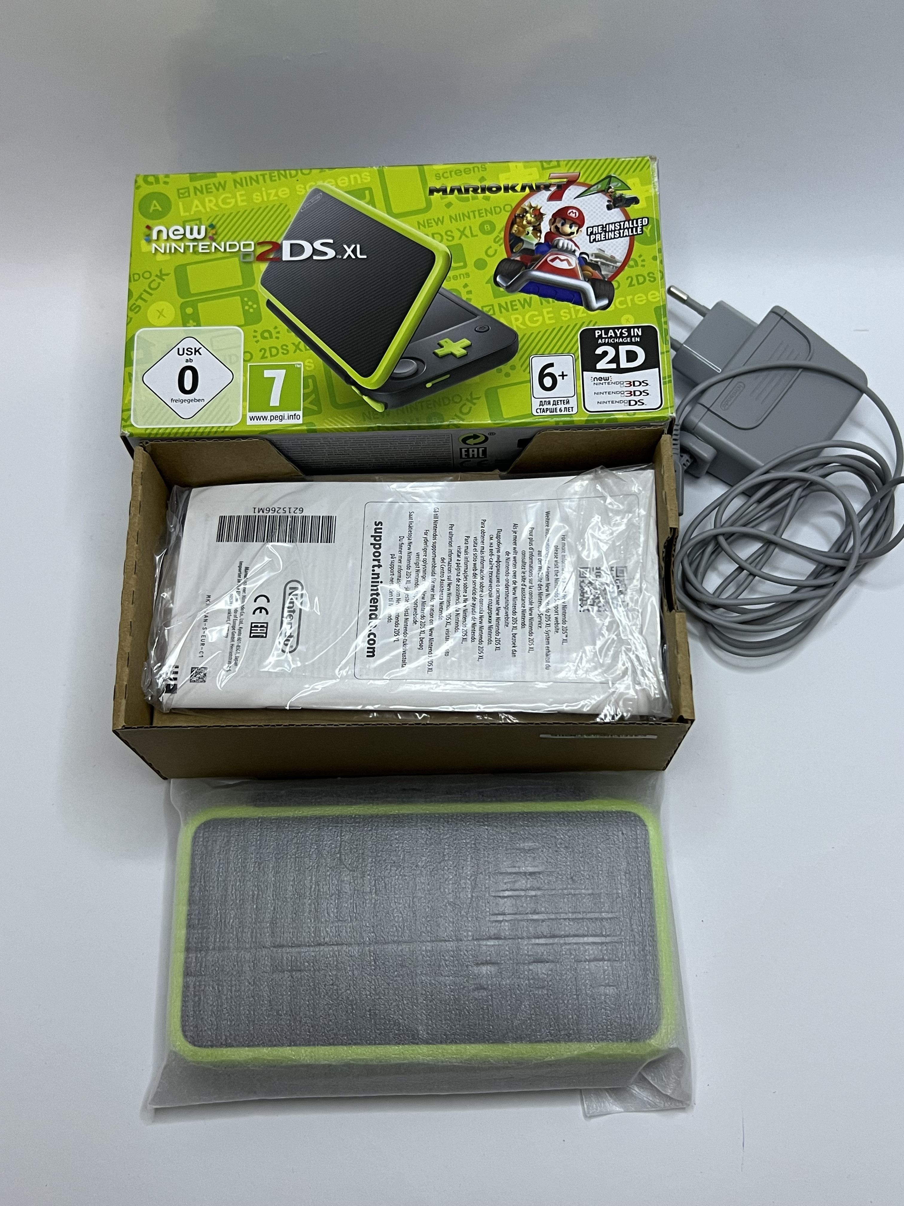 Nintendo New 2DS XL Konsole in neon grün in OVP mit 128GB, Pokemon Bank, Poke Mover & vielen Extras