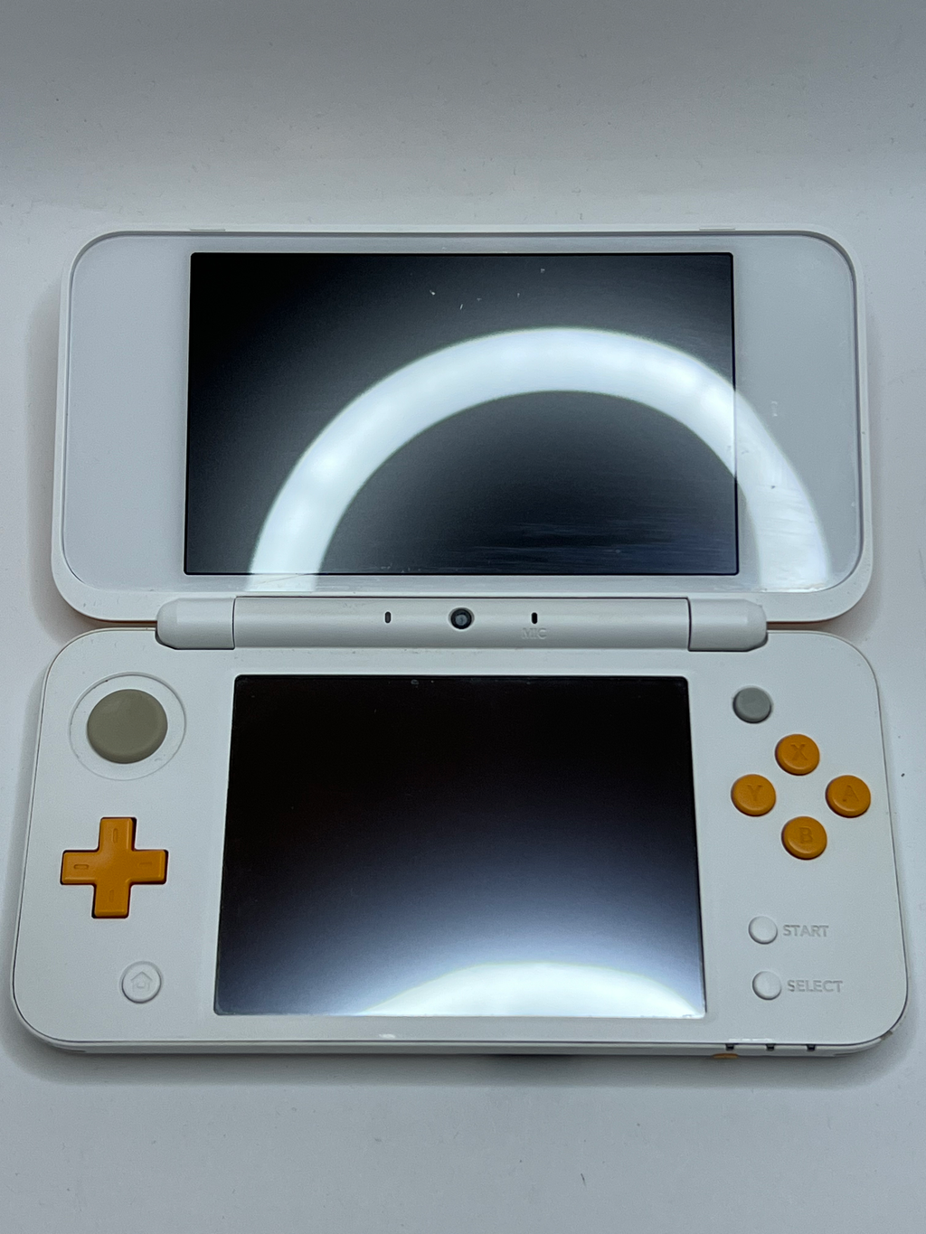 Nintendo New 2DS XL Konsole in weiß orange mit 128GB, Pokemon Bank, Poke Mover & vielen Extras