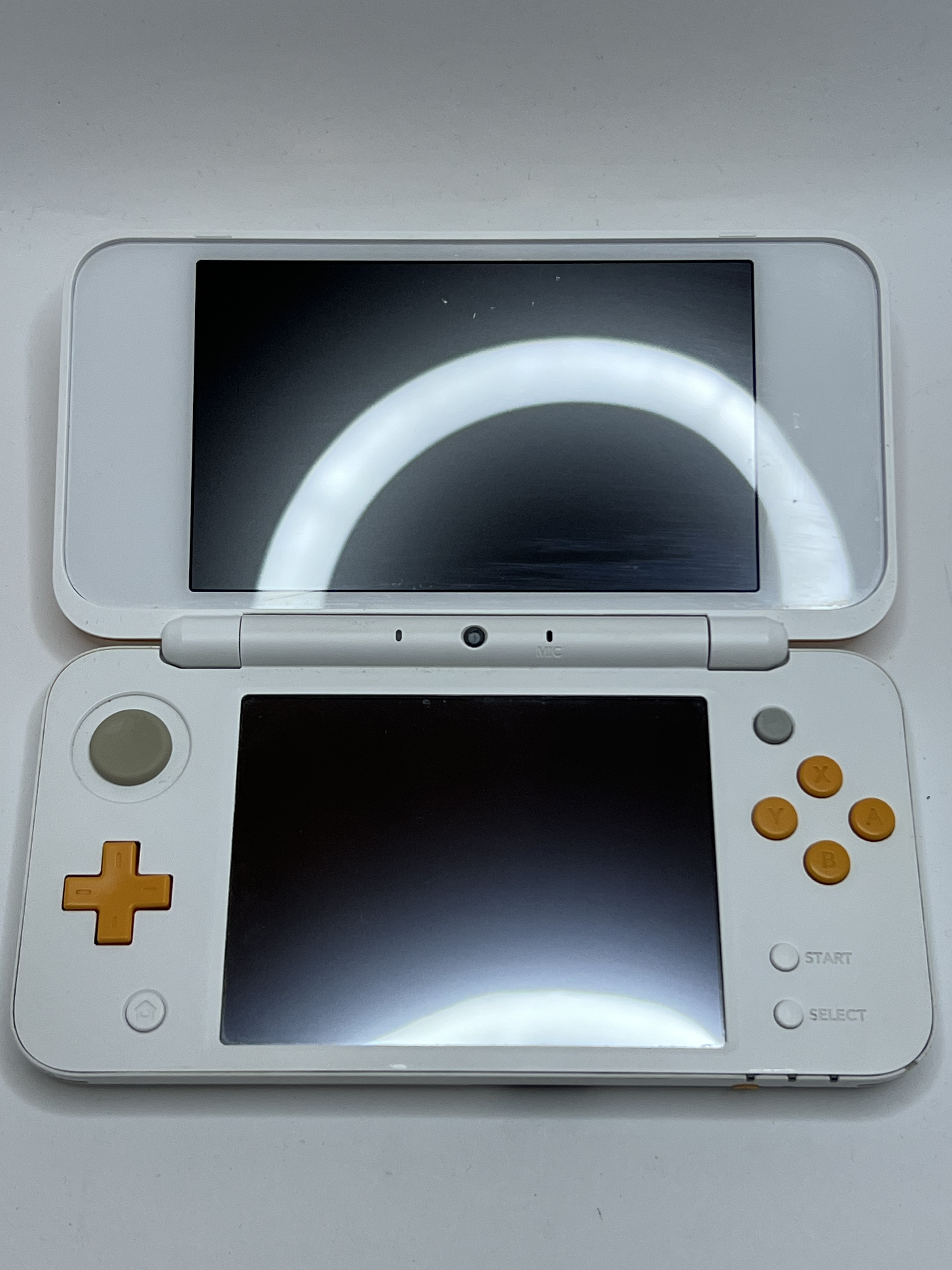 Nintendo New 2DS XL Konsole in weiß orange mit 128GB, Pokemon Bank, Poke Mover & vielen Extras