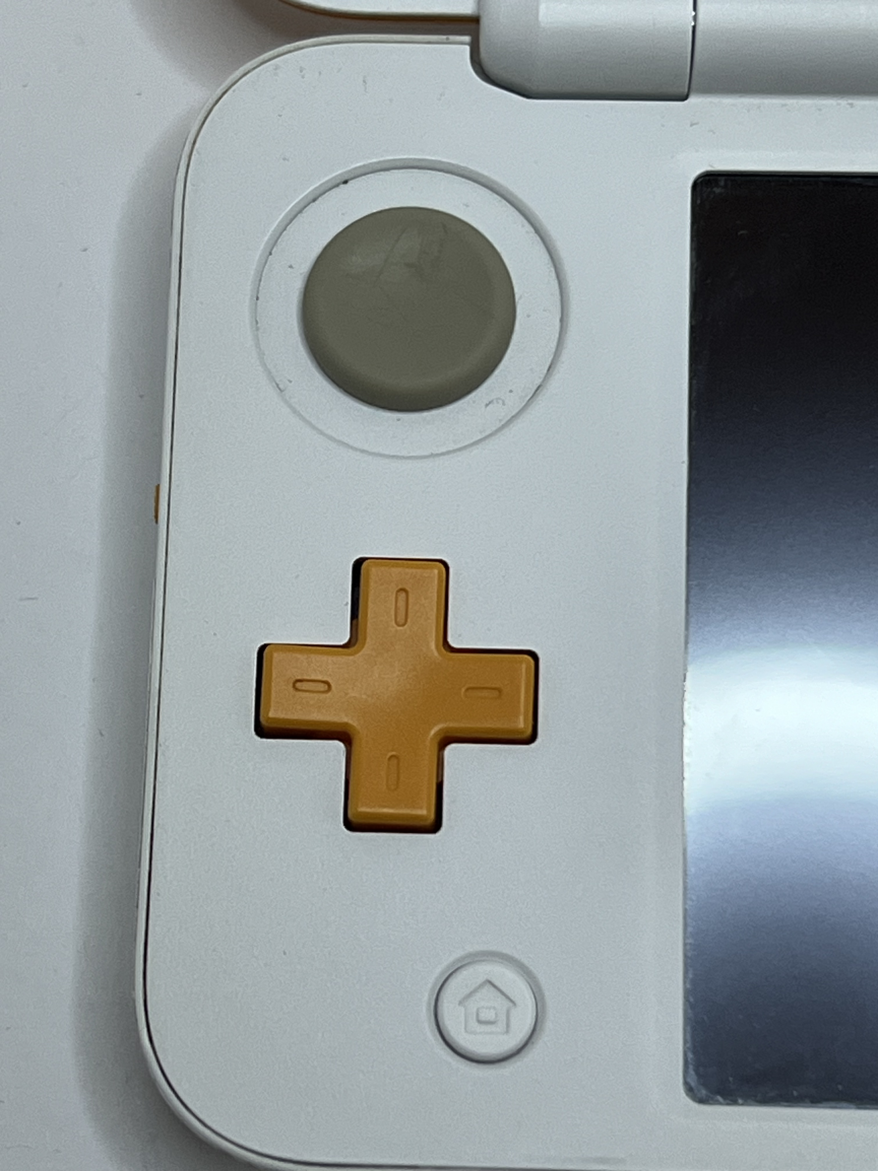 Nintendo New 2DS XL Konsole in weiß orange mit 128GB, Pokemon Bank, Poke Mover & vielen Extras