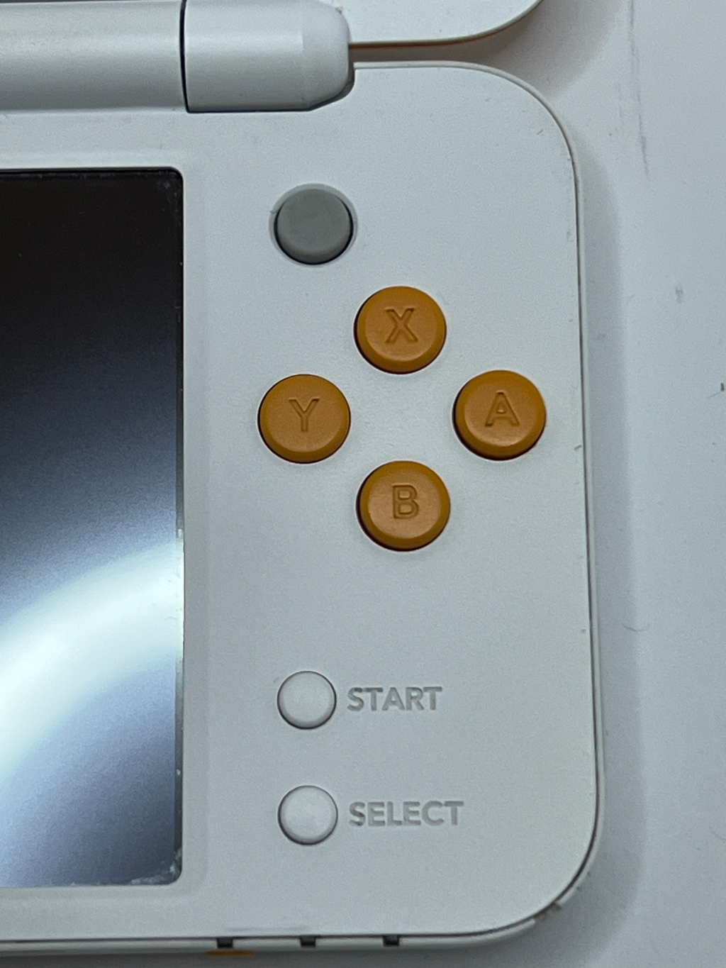 Nintendo New 2DS XL Konsole in weiß orange mit 128GB, Pokemon Bank, Poke Mover & vielen Extras