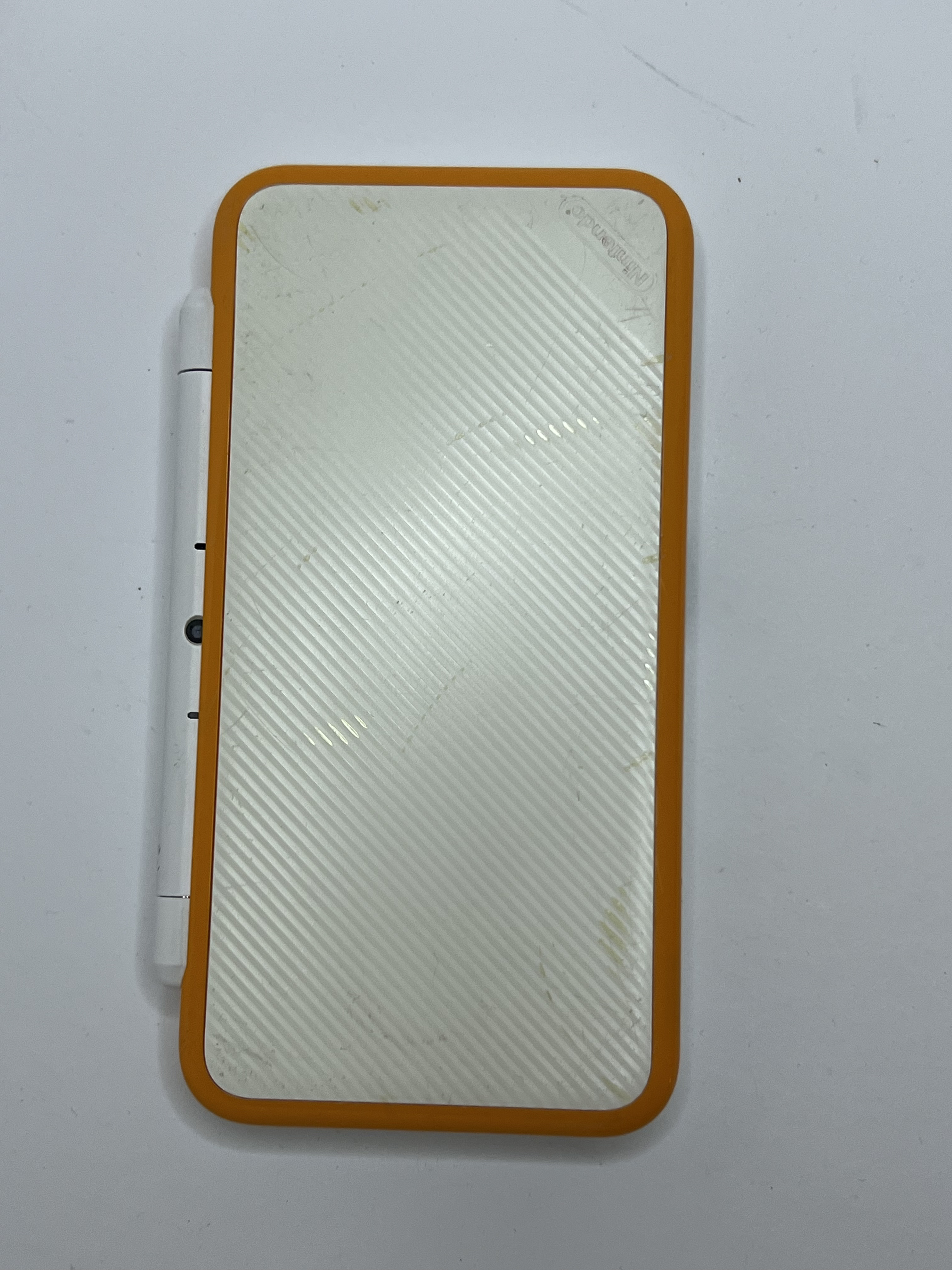 Nintendo New 2DS XL Konsole in weiß orange mit 128GB, Pokemon Bank, Poke Mover & vielen Extras