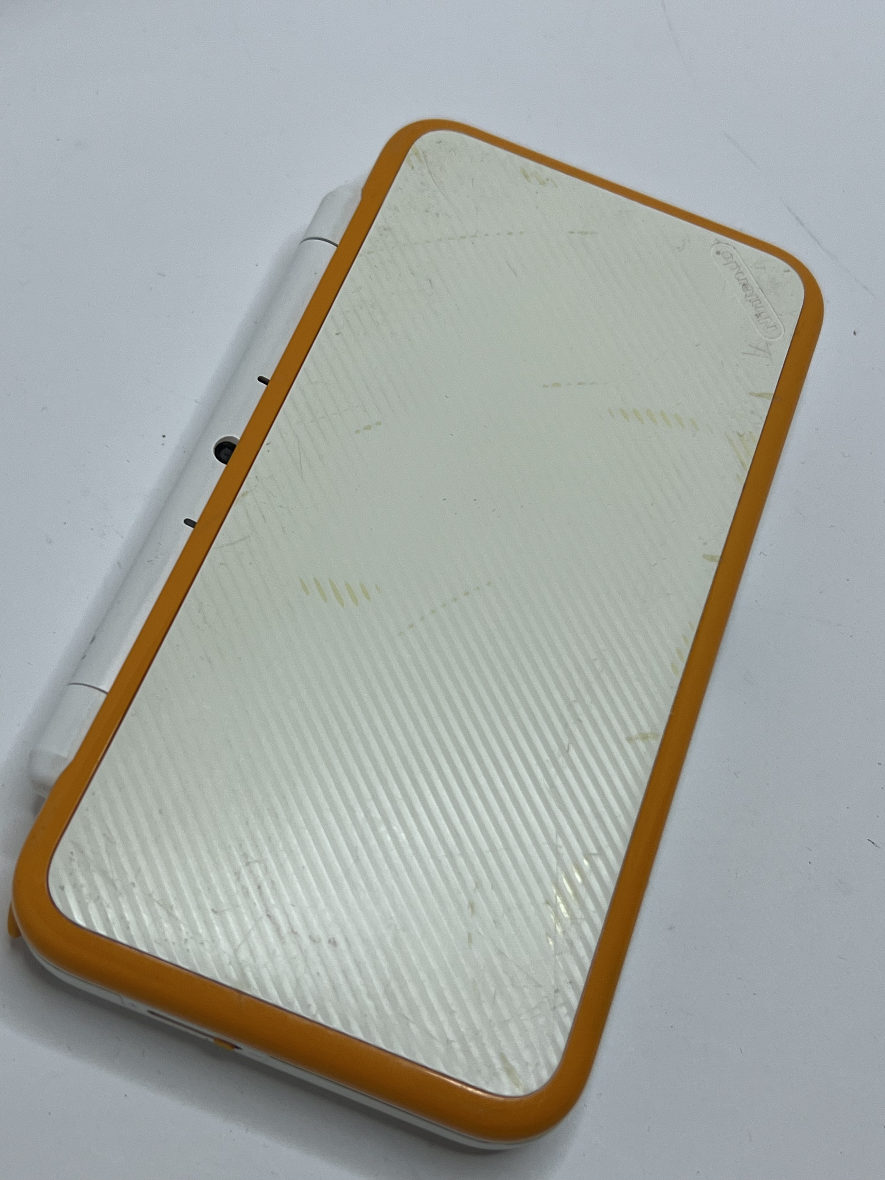 Nintendo New 2DS XL Konsole in weiß orange mit 128GB, Pokemon Bank, Poke Mover & vielen Extras