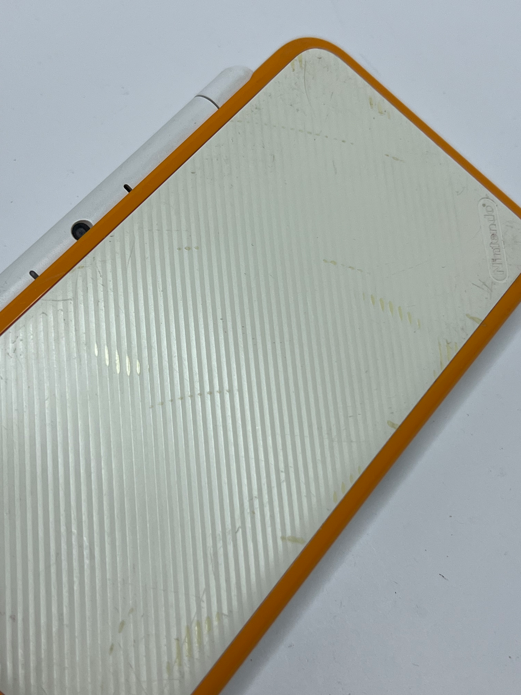 Nintendo New 2DS XL Konsole in weiß orange mit 128GB, Pokemon Bank, Poke Mover & vielen Extras