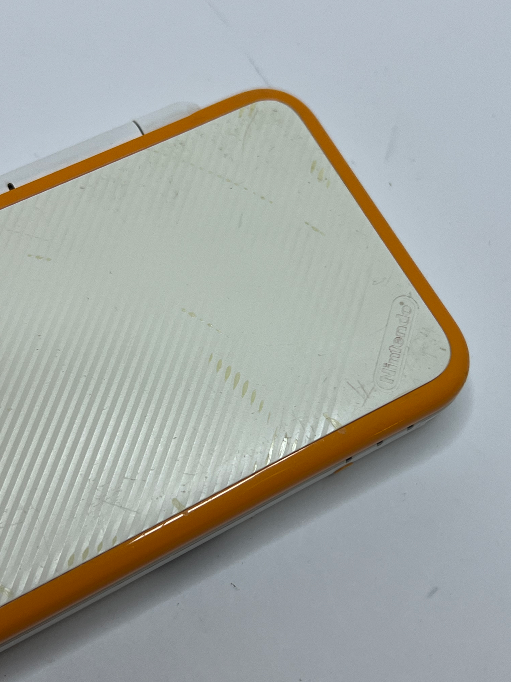 Nintendo New 2DS XL Konsole in weiß orange mit 128GB, Pokemon Bank, Poke Mover & vielen Extras
