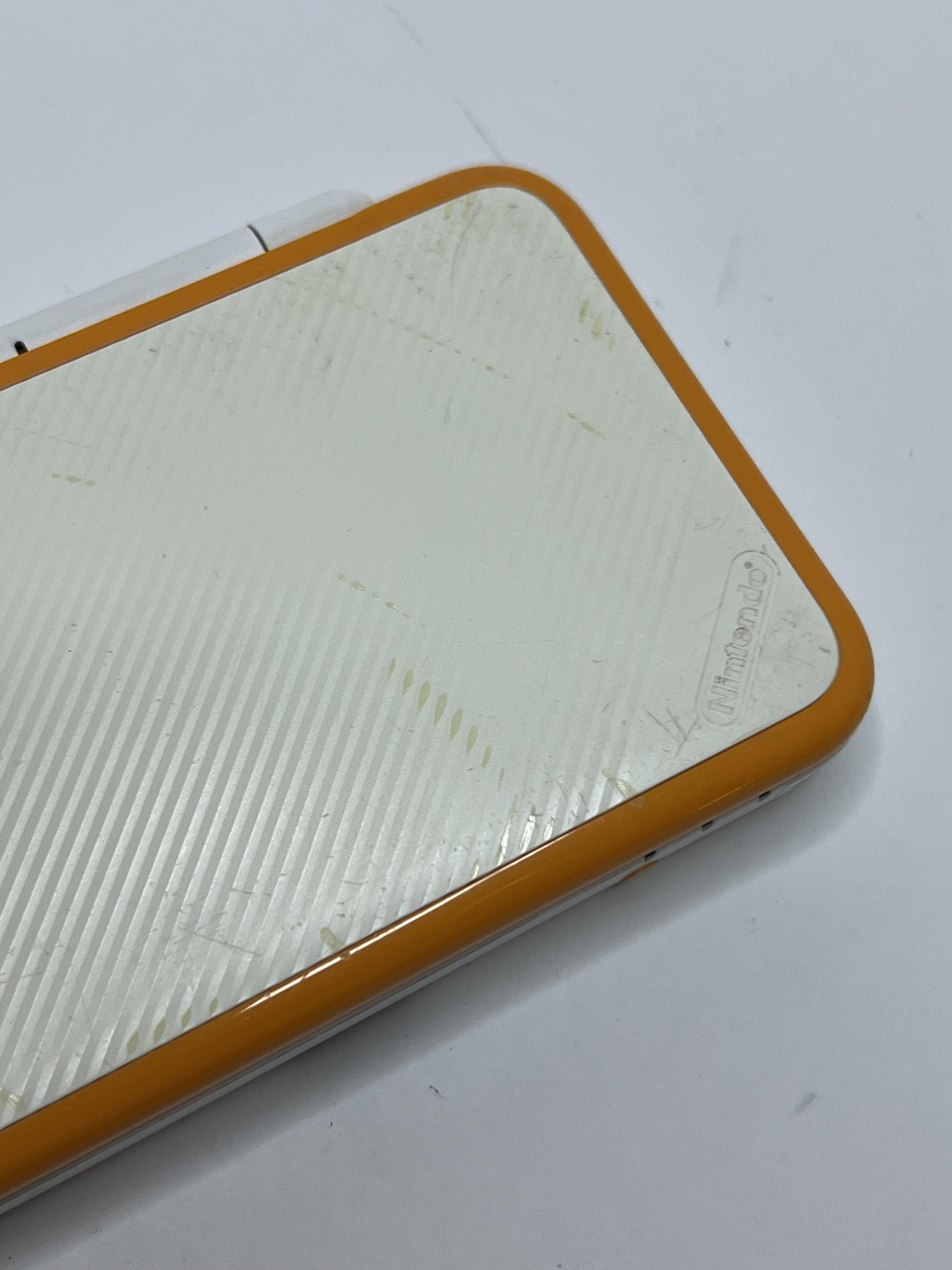 Nintendo New 2DS XL Konsole in weiß orange mit 128GB, Pokemon Bank, Poke Mover & vielen Extras