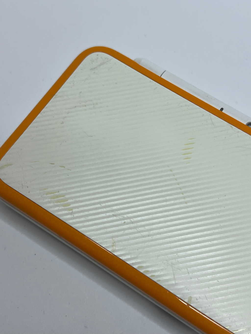 Nintendo New 2DS XL Konsole in weiß orange mit 128GB, Pokemon Bank, Poke Mover & vielen Extras