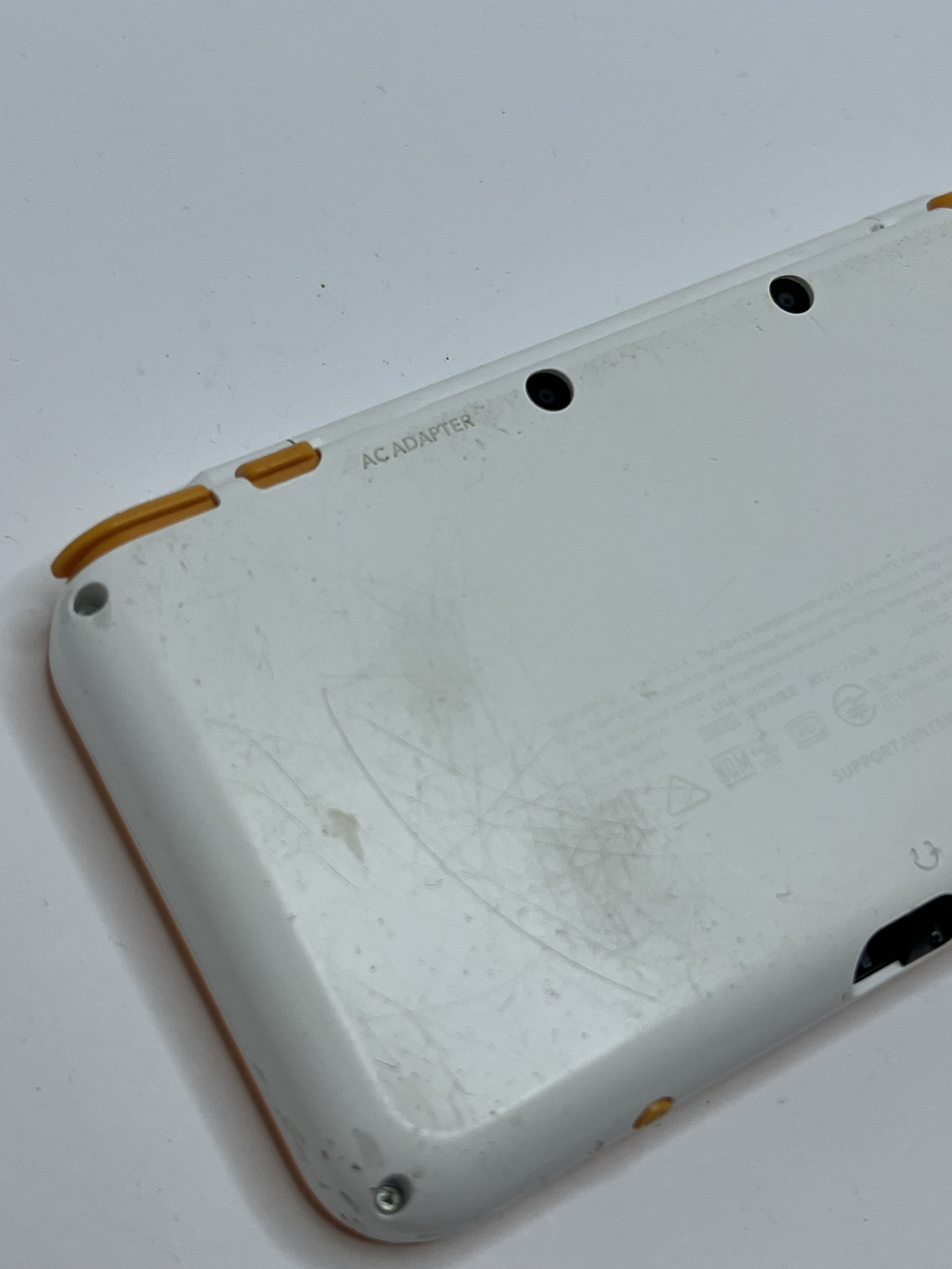 Nintendo New 2DS XL Konsole in weiß orange mit 128GB, Pokemon Bank, Poke Mover & vielen Extras