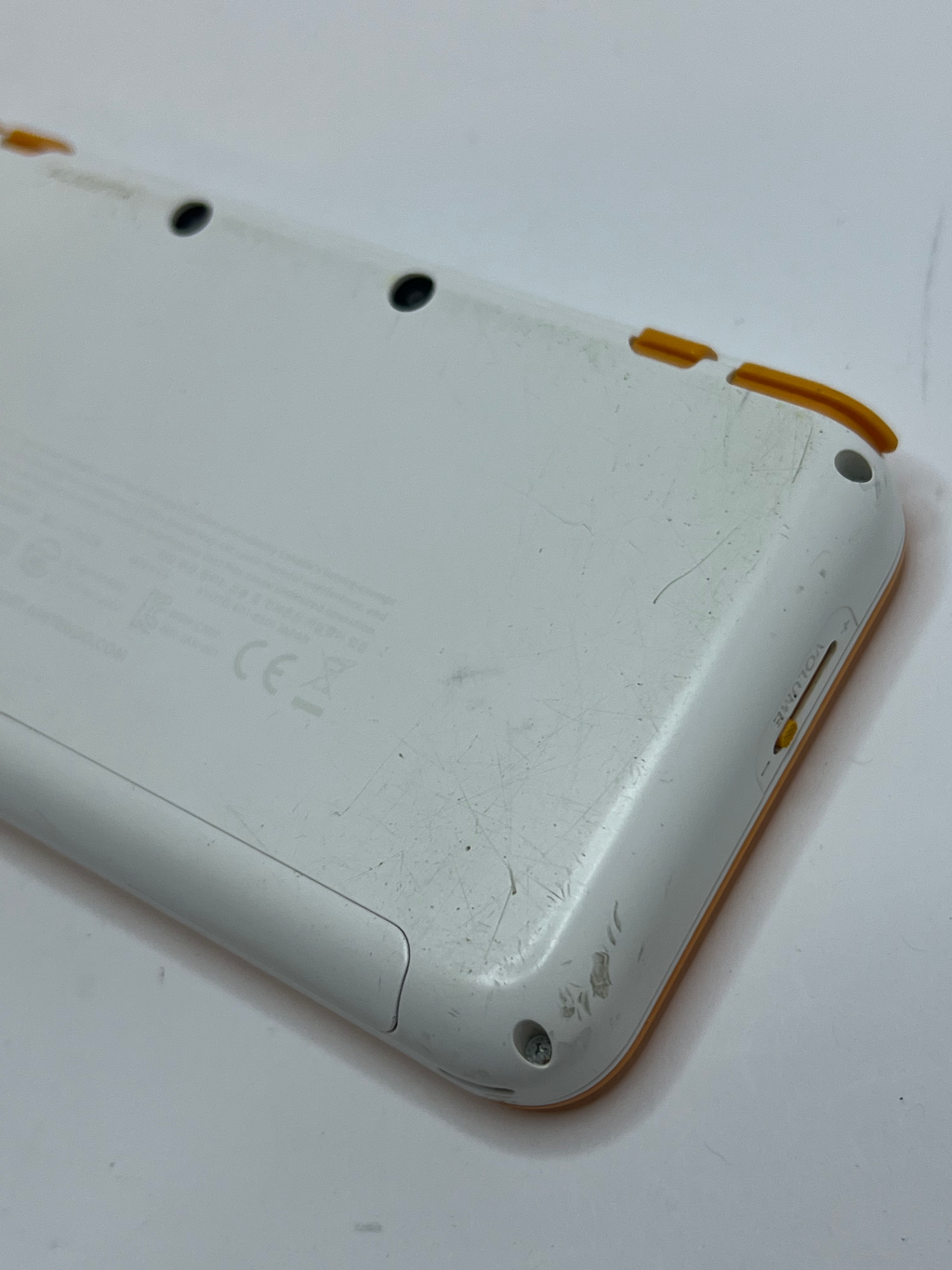 Nintendo New 2DS XL Konsole in weiß orange mit 128GB, Pokemon Bank, Poke Mover & vielen Extras