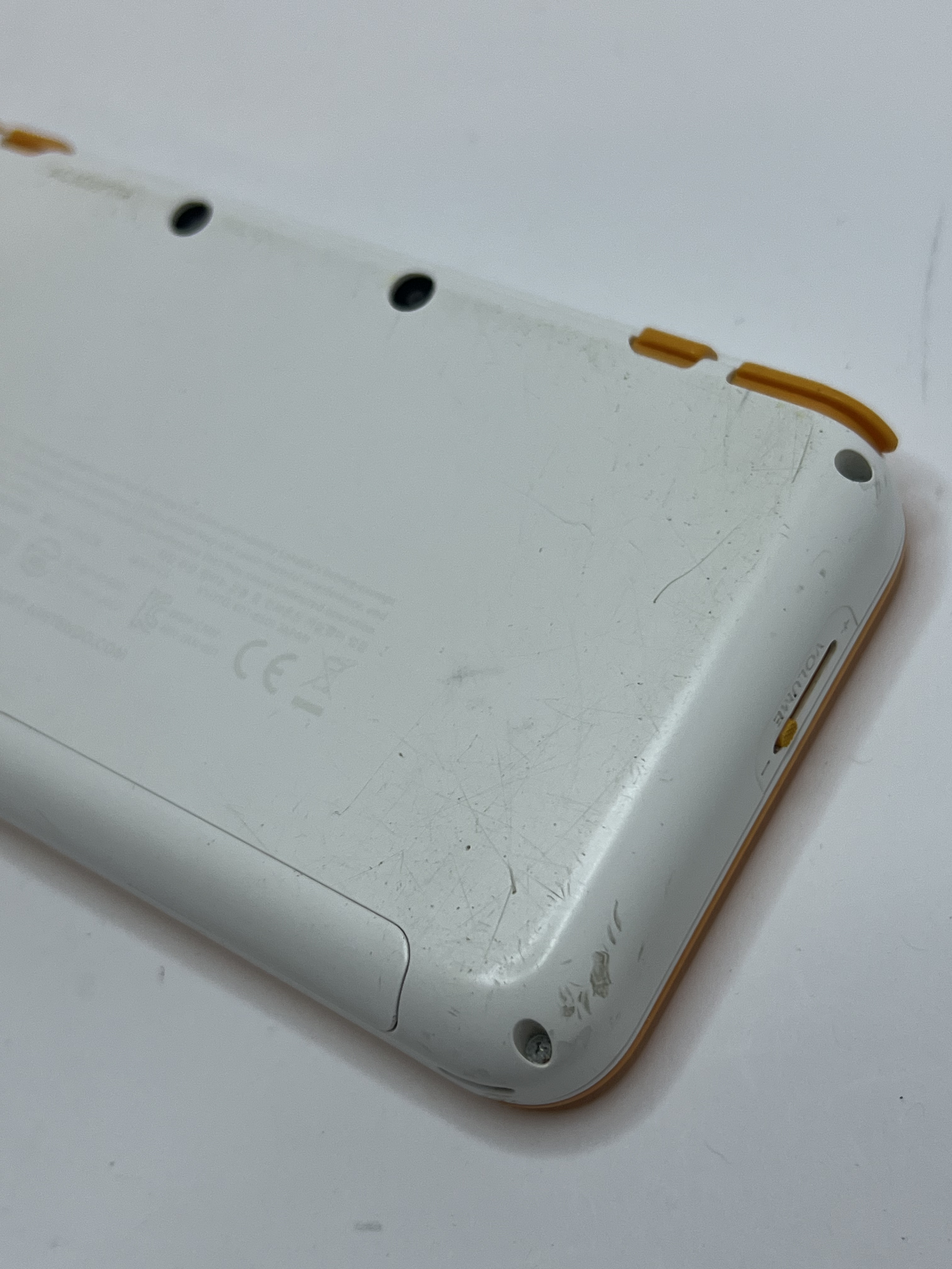 Nintendo New 2DS XL Konsole in weiß orange mit 128GB, Pokemon Bank, Poke Mover & vielen Extras