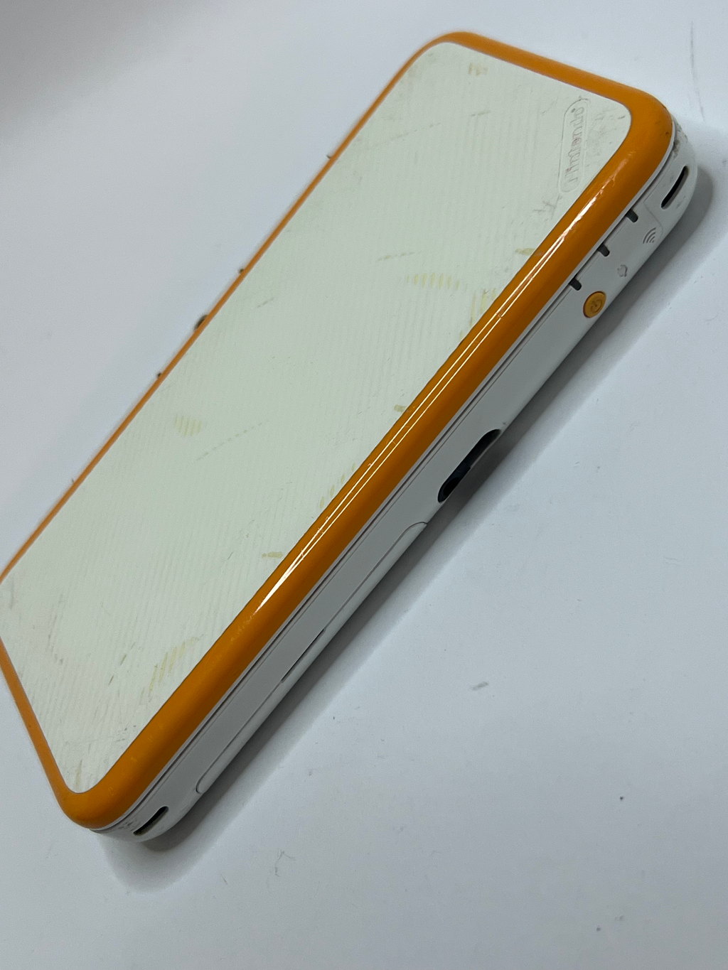 Nintendo New 2DS XL Konsole in weiß orange mit 128GB, Pokemon Bank, Poke Mover & vielen Extras