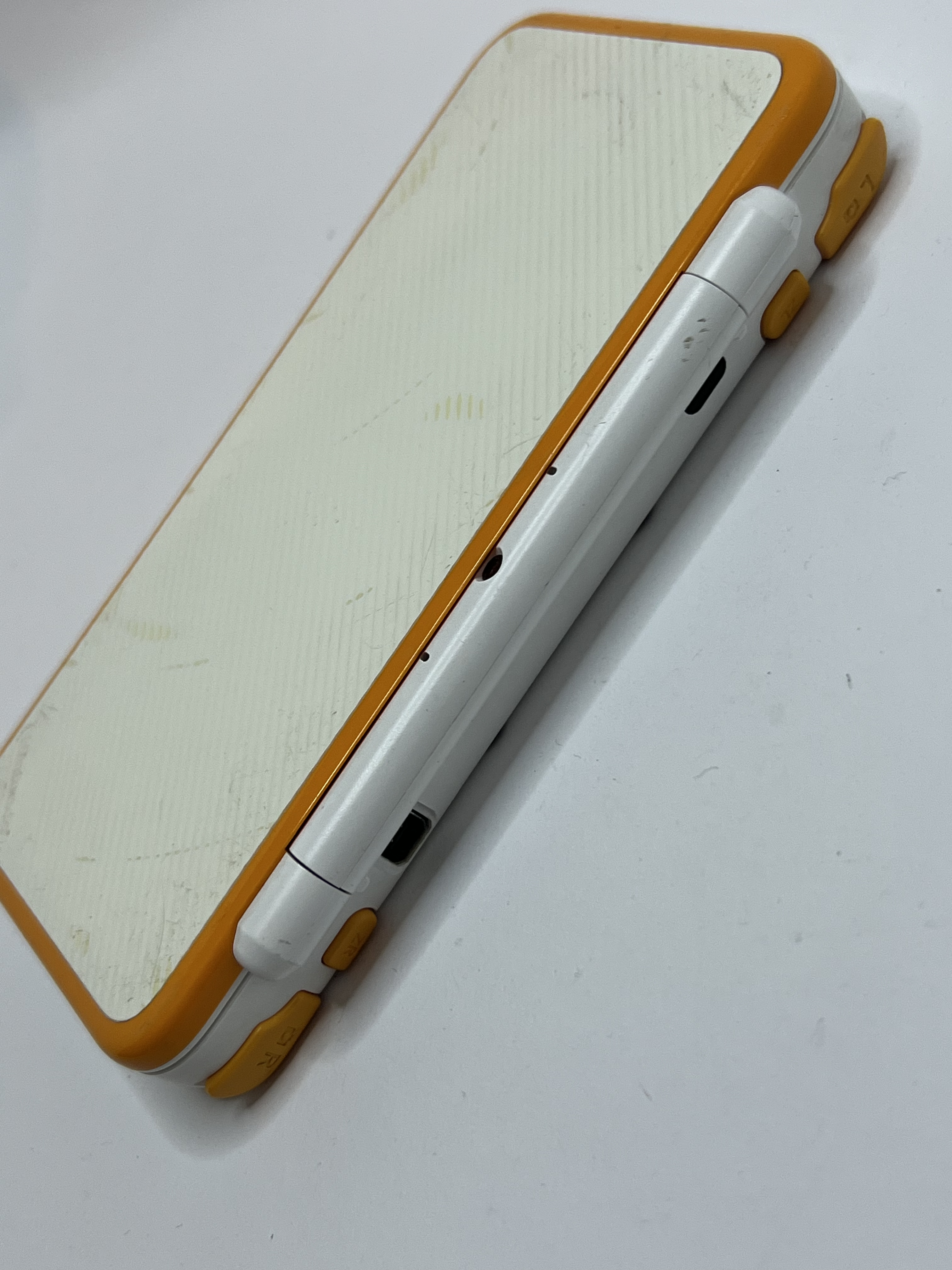 Nintendo New 2DS XL Konsole in weiß orange mit 128GB, Pokemon Bank, Poke Mover & vielen Extras