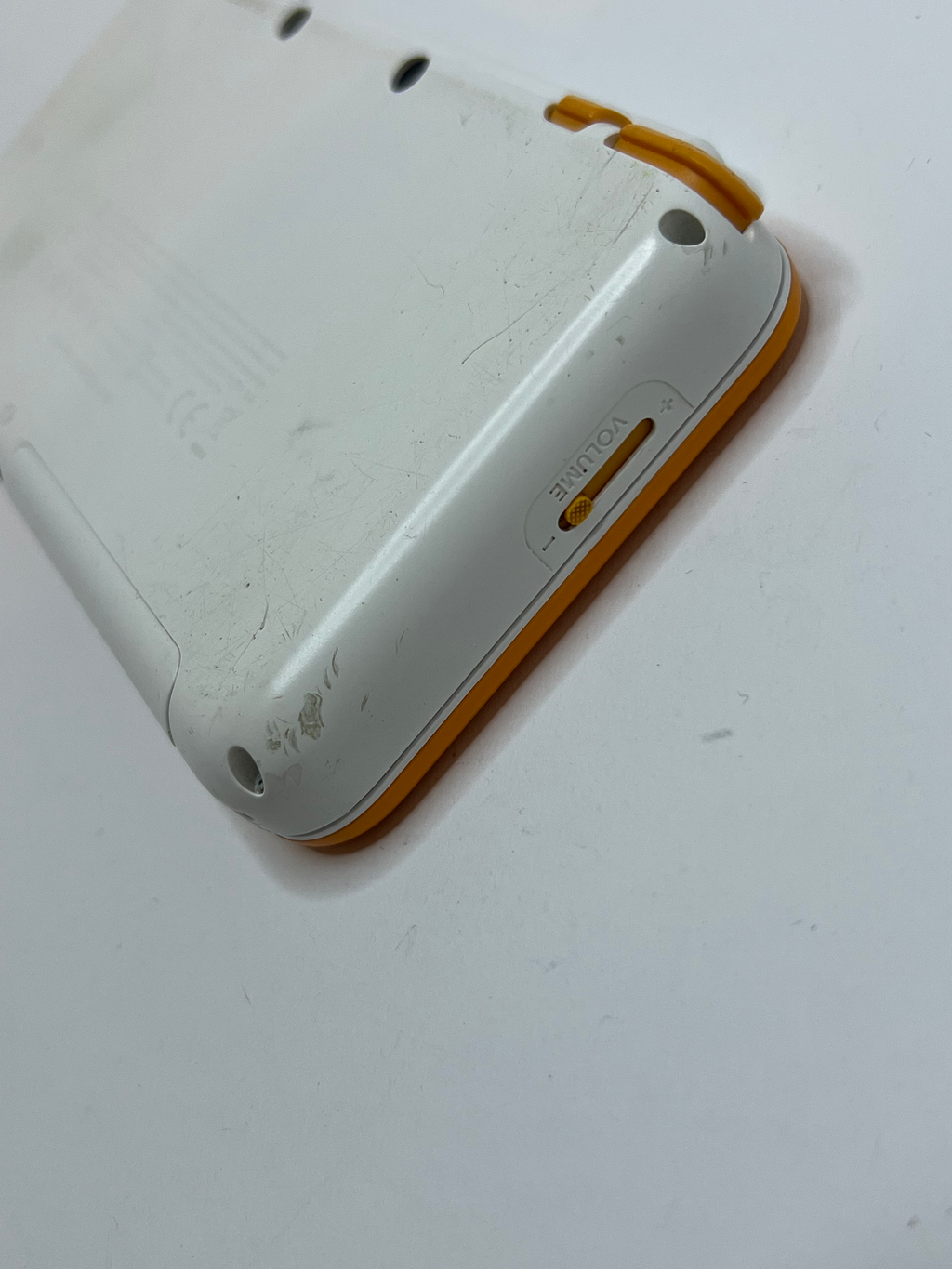 Nintendo New 2DS XL Konsole in weiß orange mit 128GB, Pokemon Bank, Poke Mover & vielen Extras
