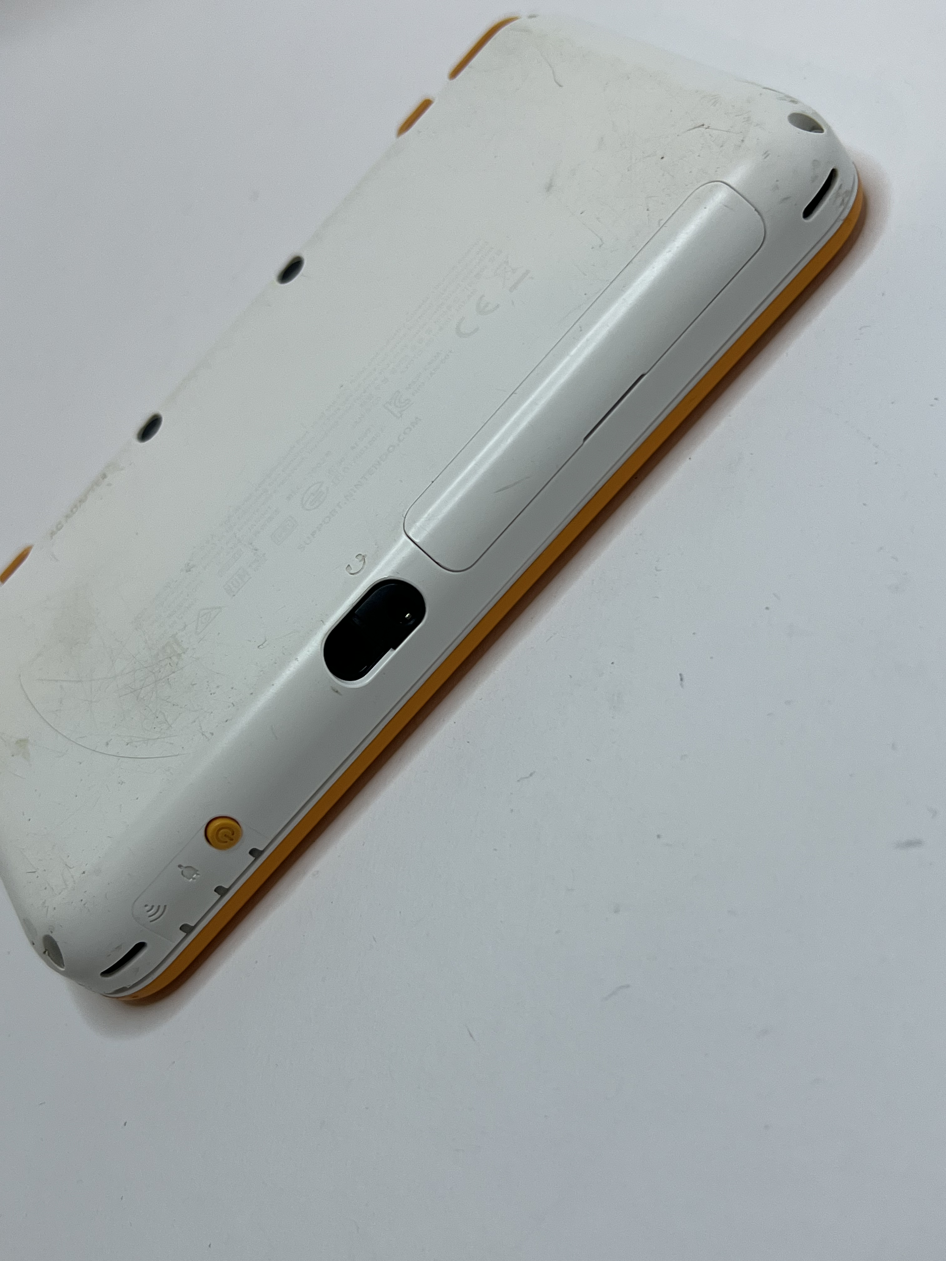 Nintendo New 2DS XL Konsole in weiß orange mit 128GB, Pokemon Bank, Poke Mover & vielen Extras