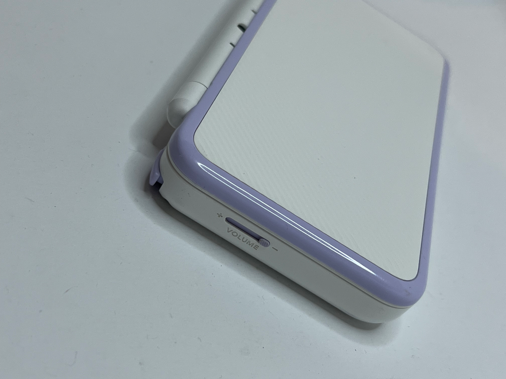 Nintendo New 2DS XL Konsole weiß violett lavendel lila in OVP CIB mit 128GB, Pokemon Bank, Poke Mover & vielen Extras