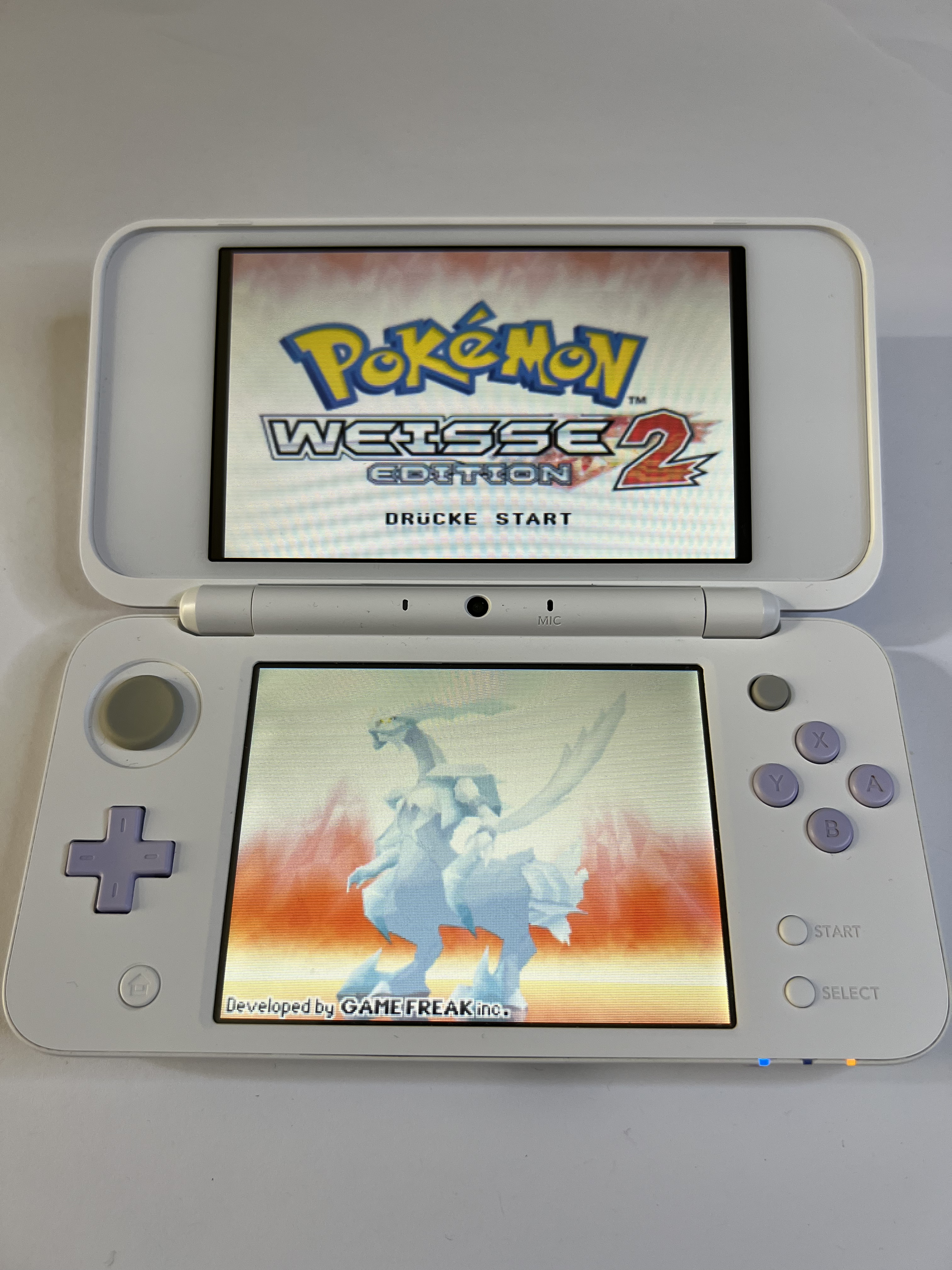 Nintendo New 2DS XL Konsole weiß violett lavendel lila in OVP CIB mit 128GB, Pokemon Bank, Poke Mover & vielen Extras