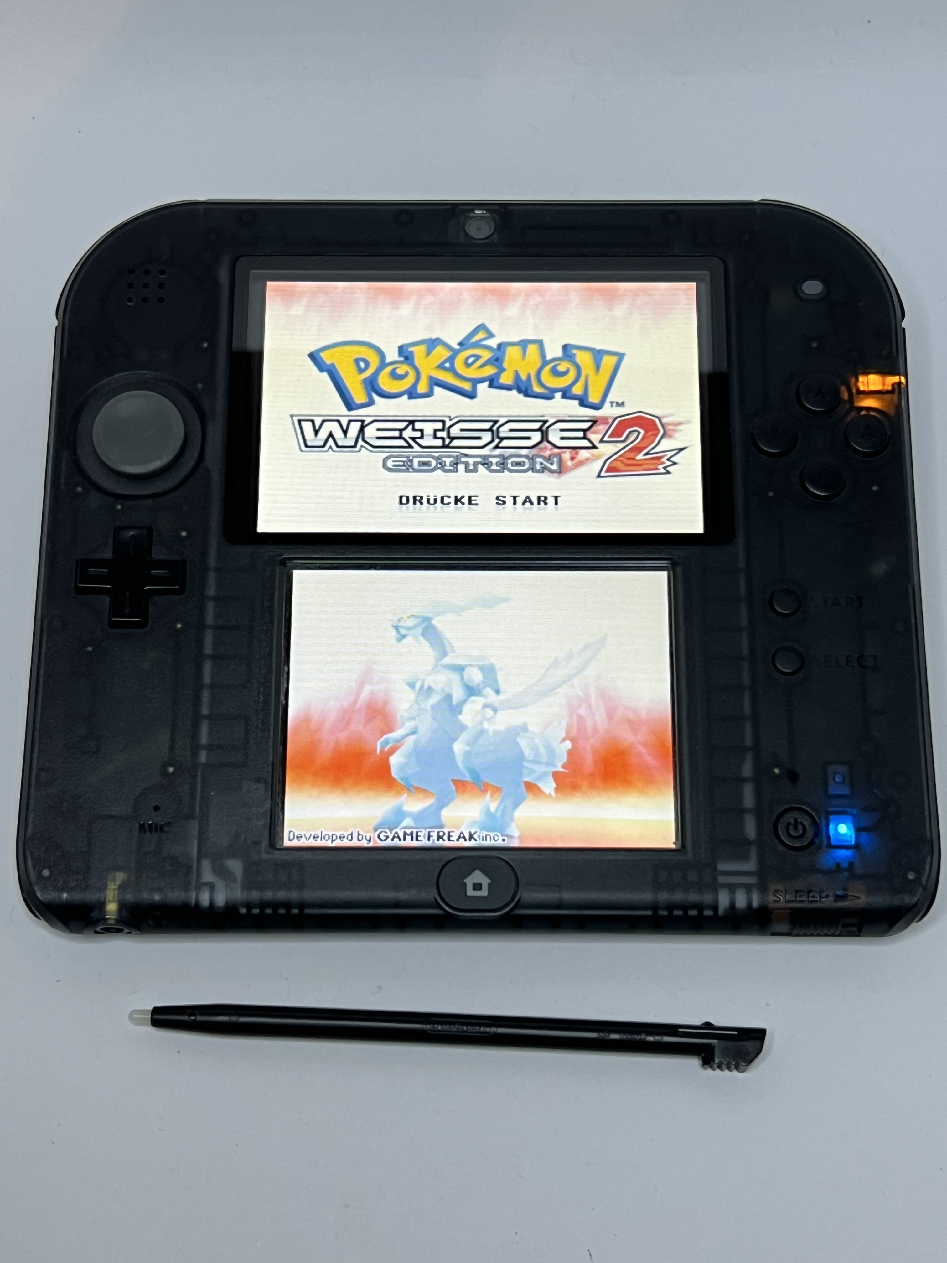 Nintendo 2DS Konsole schwarz transparent mit 128GB, Pokemon Bank, Poke Mover & vielen Extras