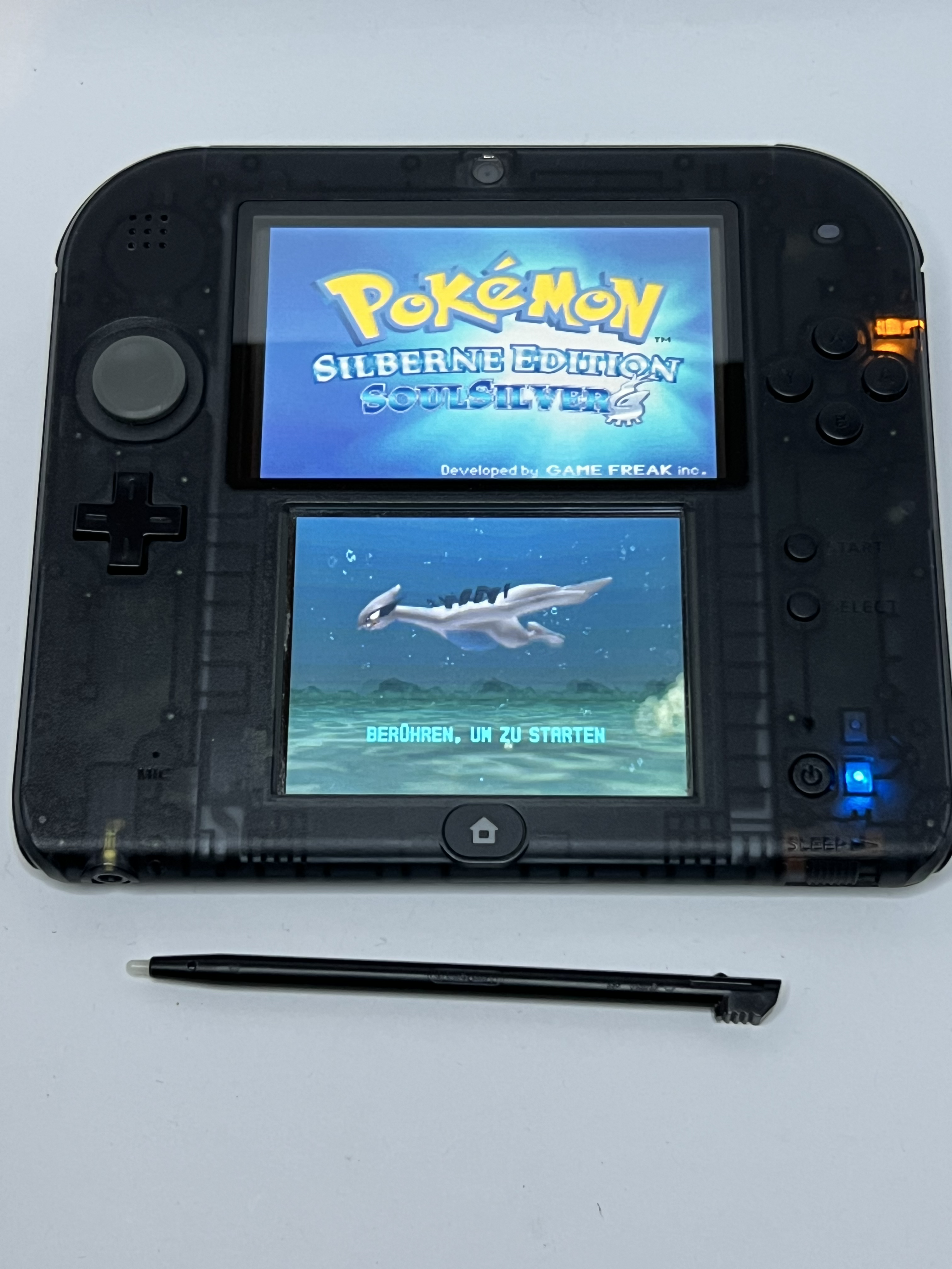 Nintendo 2DS Konsole schwarz transparent in OVP mit 128GB, Pokemon Bank, Poke Mover & vielen Extras