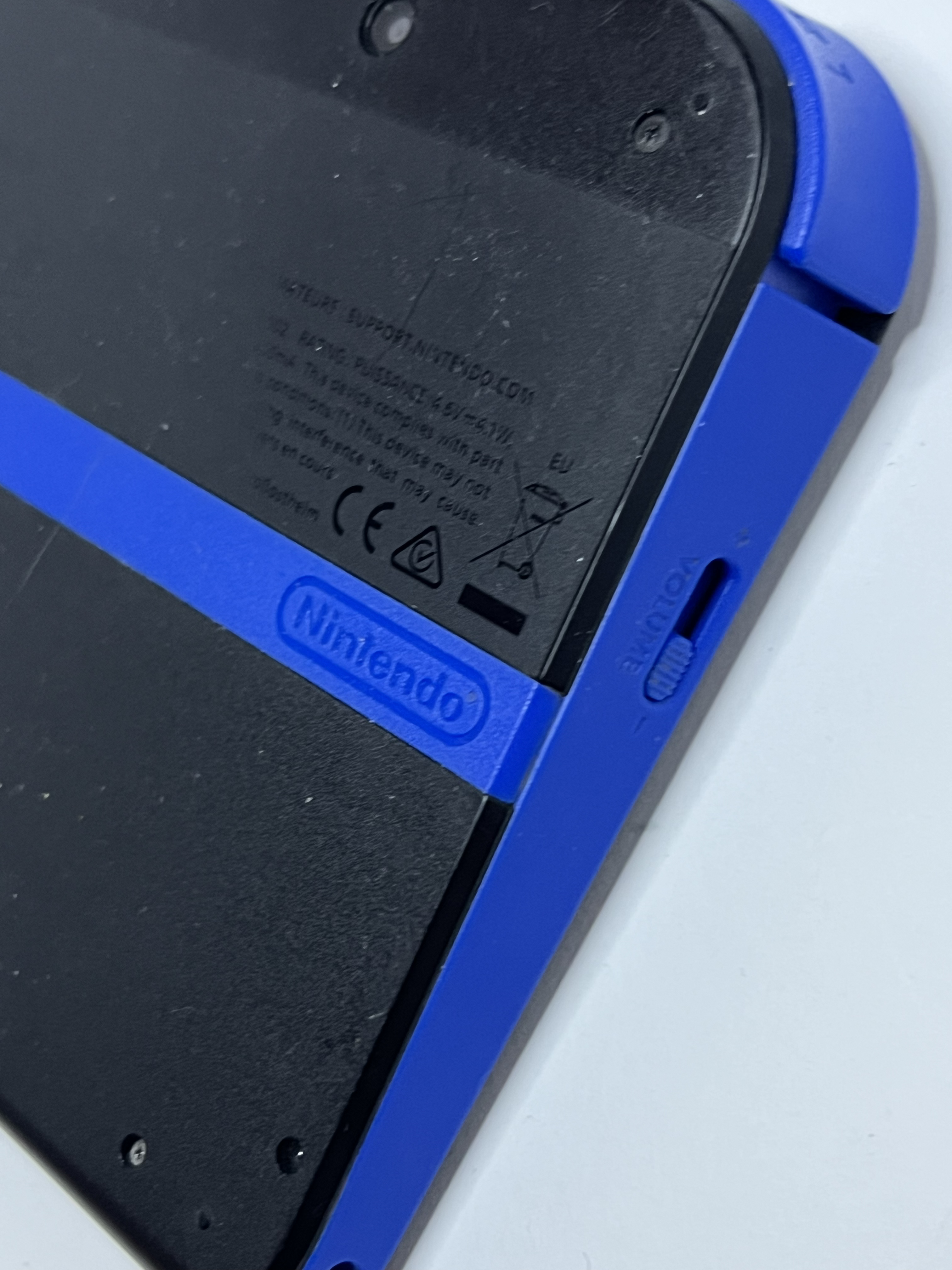 Nintendo 2DS Konsole schwarz blau mit 128GB, Pokemon Bank, Poke Mover & vielen Extras