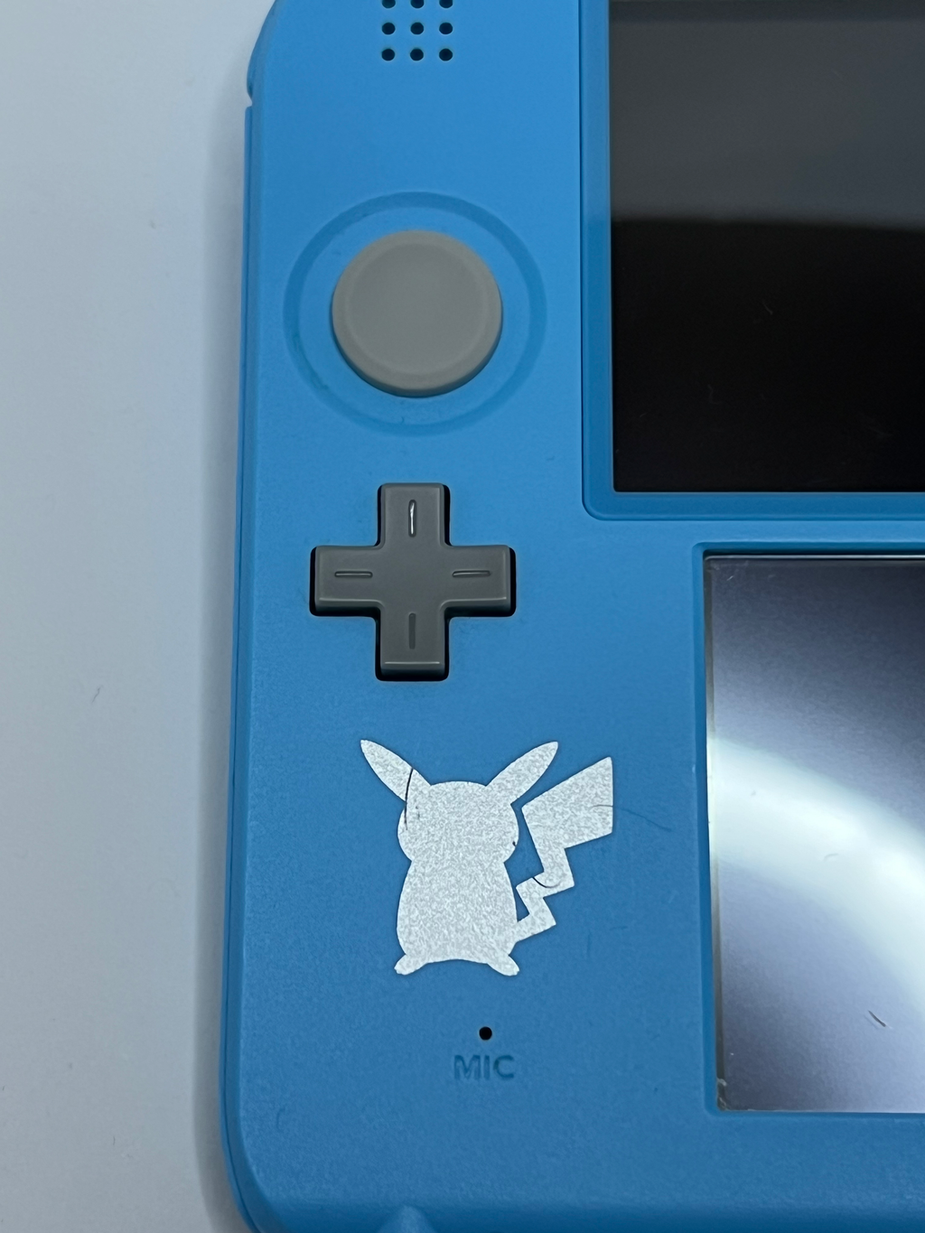 Nintendo 2DS Konsole Pokemon Sonne & Mond Edition mit 128GB, Pokemon Bank, Poke Mover & vielen Extras