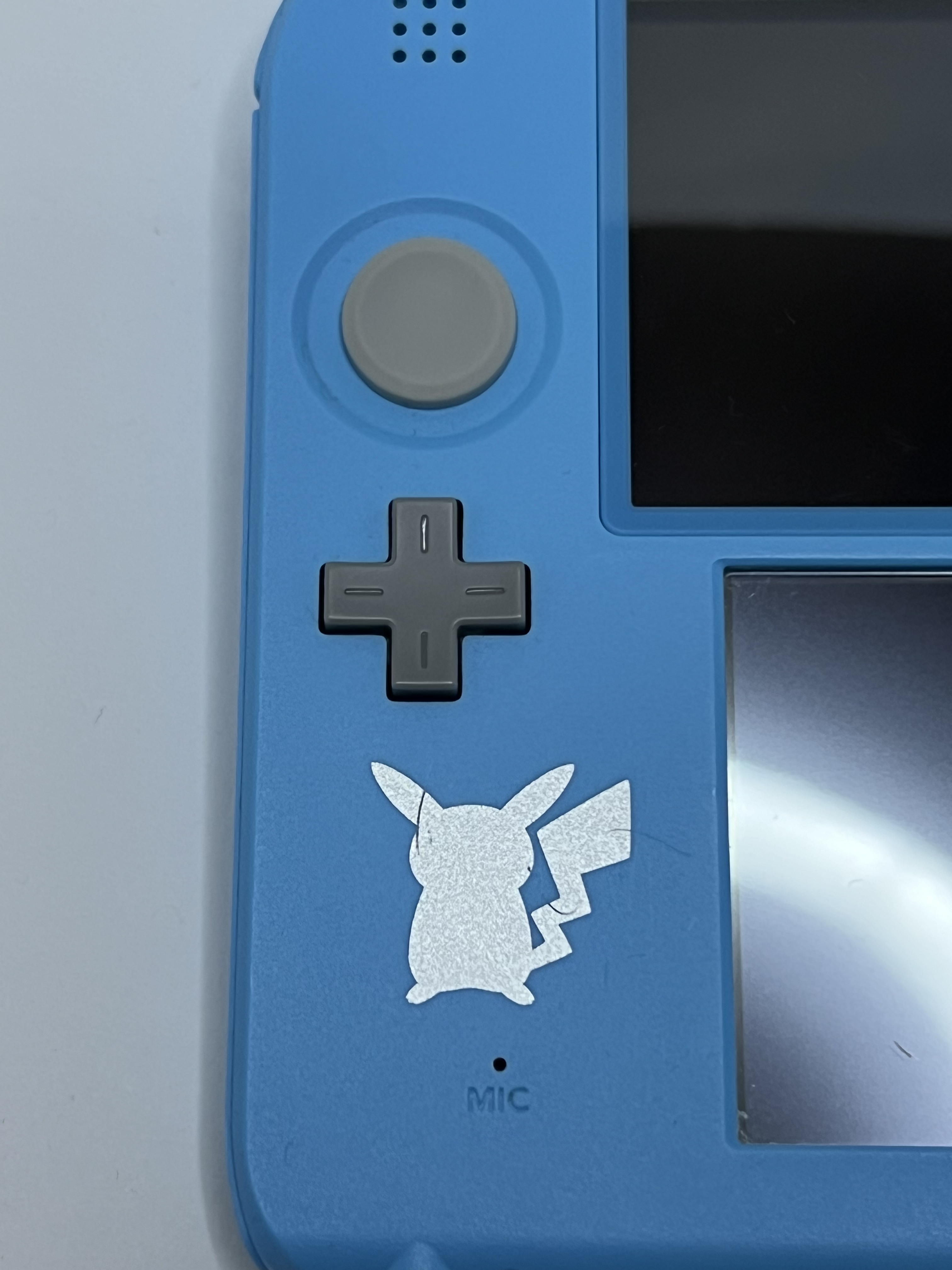 Nintendo 2DS Konsole Pokemon Sonne & Mond Edition mit 128GB, Pokemon Bank, Poke Mover & vielen Extras