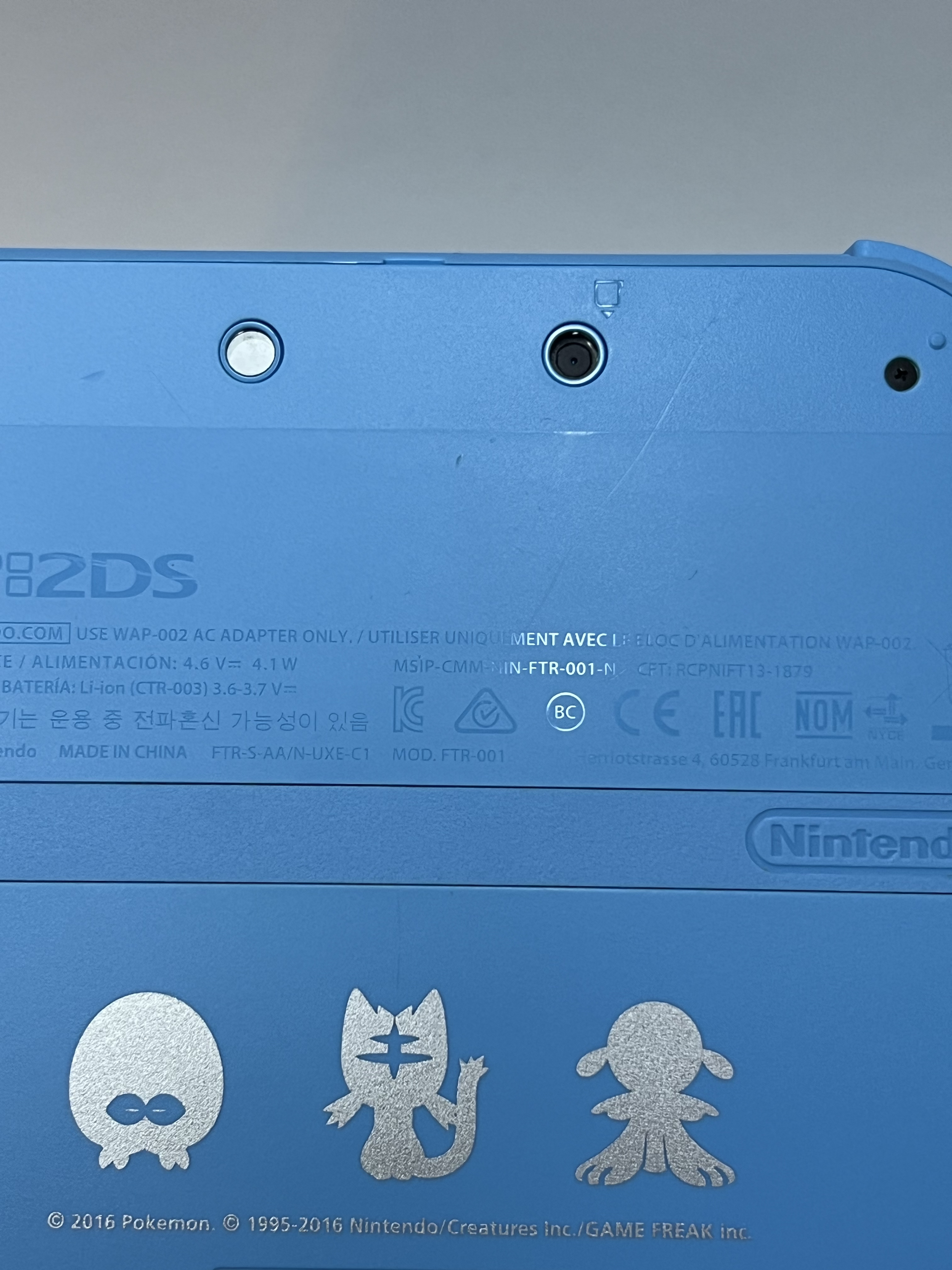 Nintendo 2DS Konsole Pokemon Sonne & Mond Edition mit 128GB, Pokemon Bank, Poke Mover & vielen Extras