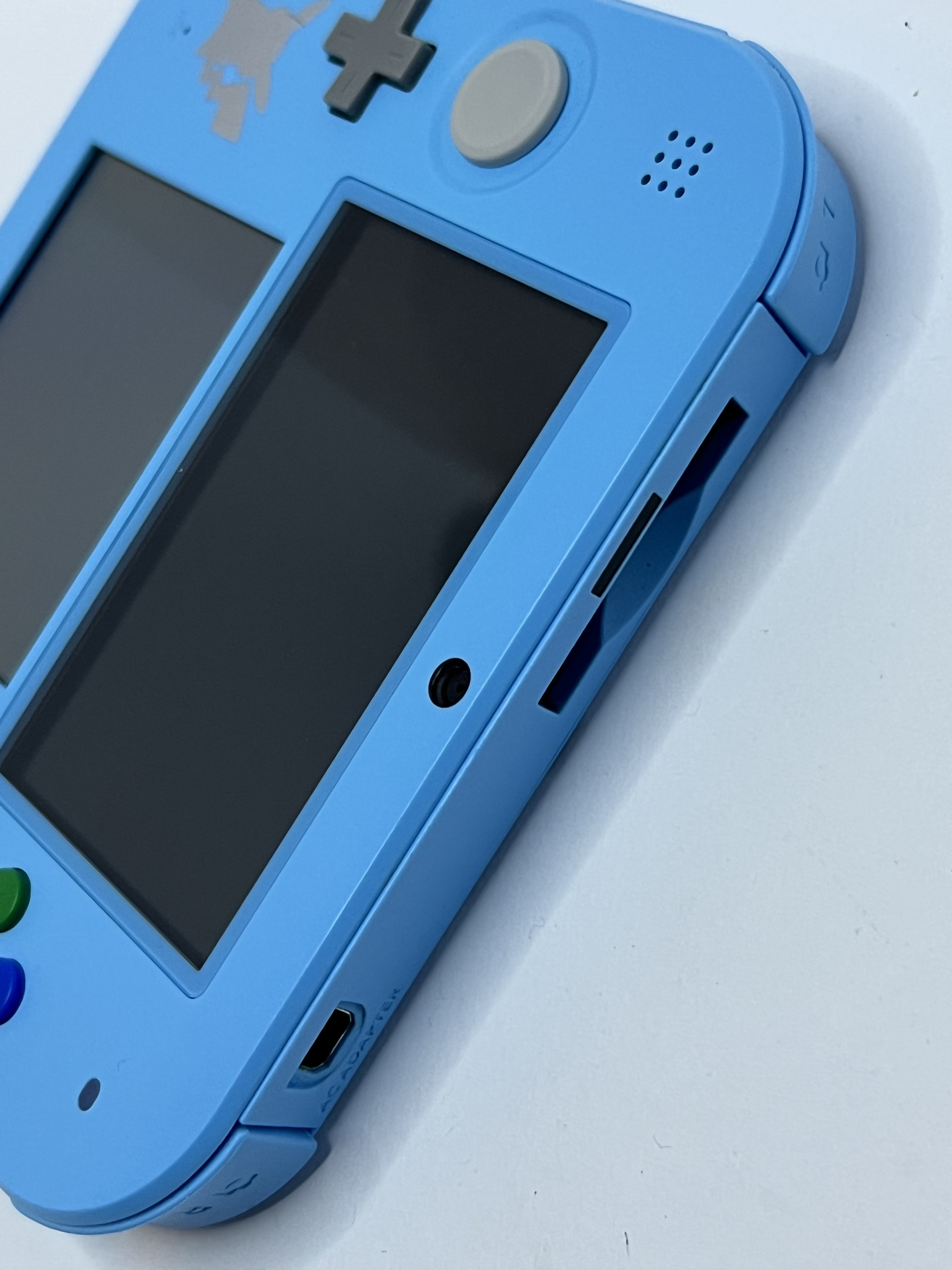 Nintendo 2DS Konsole Pokemon Sonne & Mond Edition mit 128GB, Pokemon Bank, Poke Mover & vielen Extras
