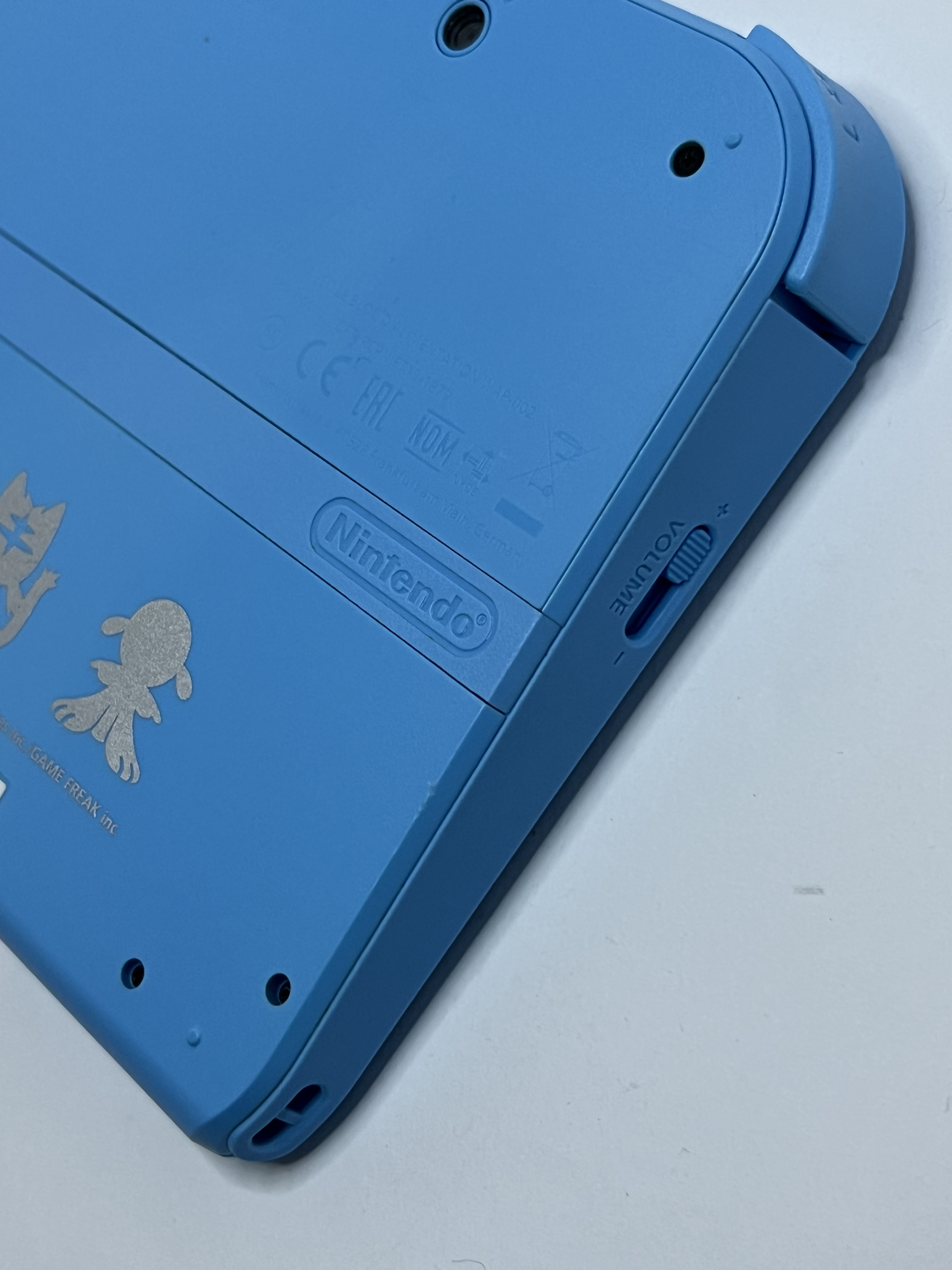 Nintendo 2DS Konsole Pokemon Sonne & Mond Edition mit 128GB, Pokemon Bank, Poke Mover & vielen Extras