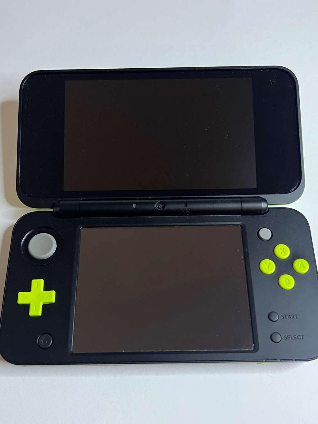 New Nintendo 2DS XL Konsole neon grün mit 128GB, Pokemon Bank, Poke Mover & vielen Extras
