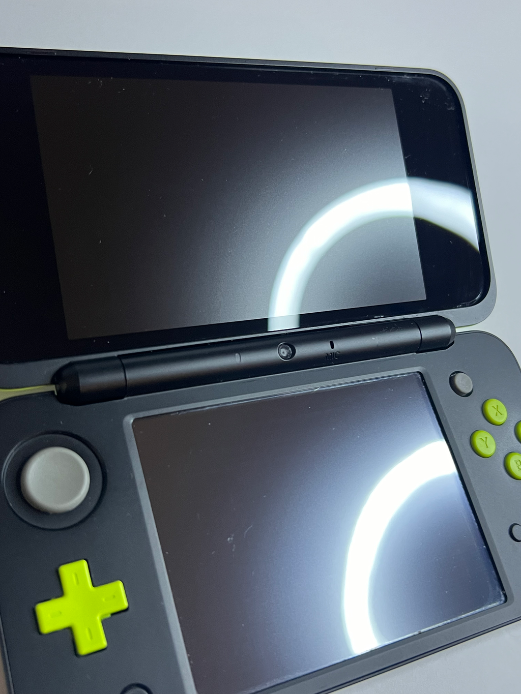 New Nintendo 2DS XL Konsole neon grün mit 128GB, Pokemon Bank, Poke Mover & vielen Extras