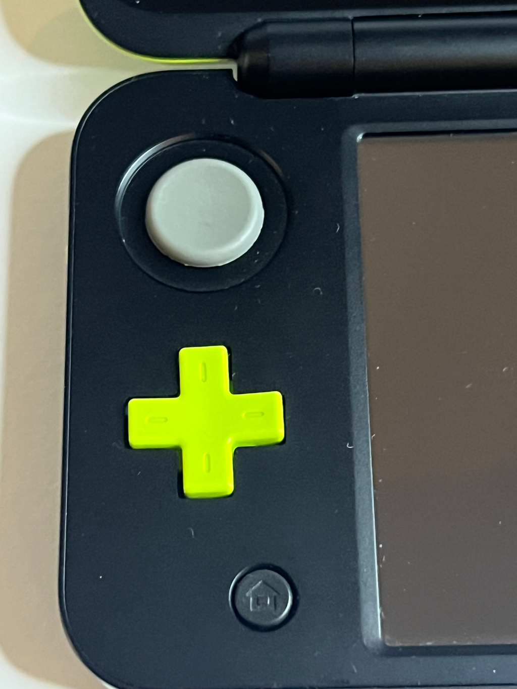 New Nintendo 2DS XL Konsole neon grün mit 128GB, Pokemon Bank, Poke Mover & vielen Extras