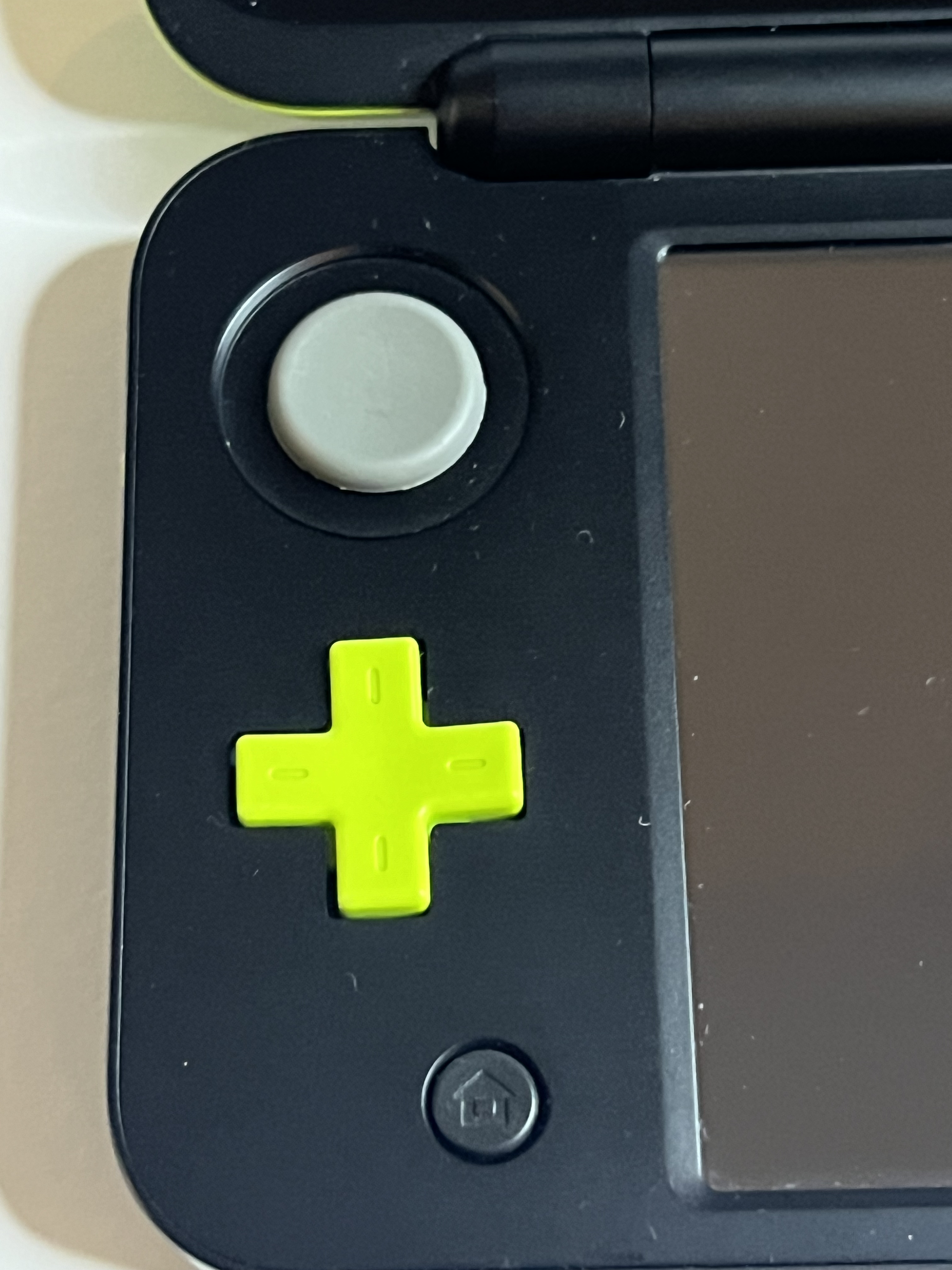 New Nintendo 2DS XL Konsole neon grün mit 128GB, Pokemon Bank, Poke Mover & vielen Extras