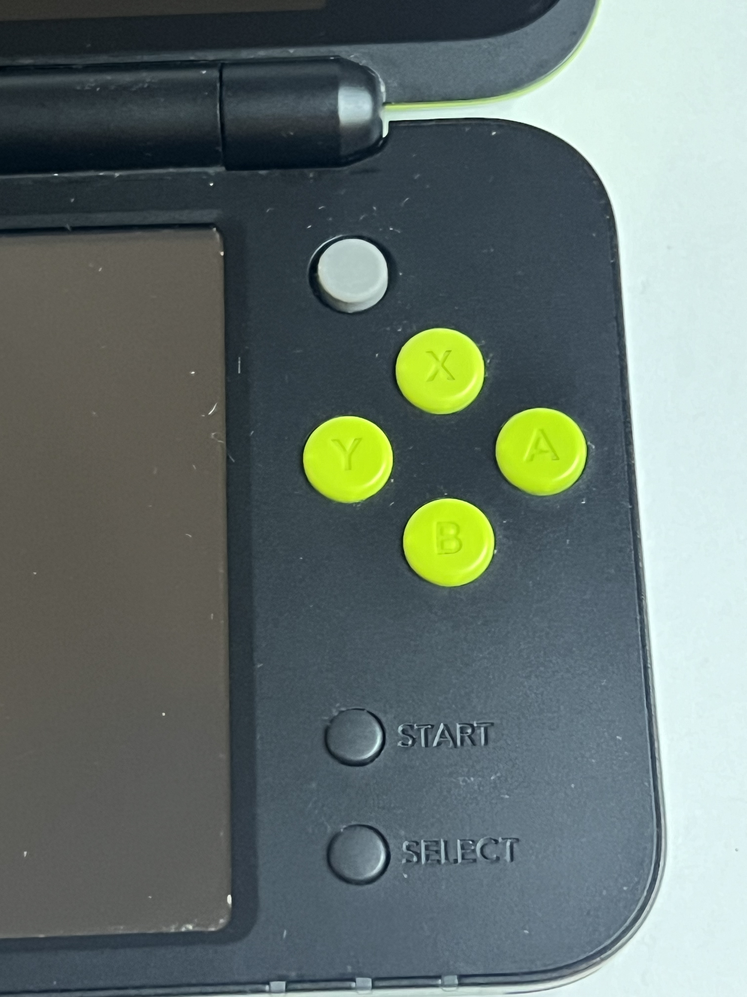 New Nintendo 2DS XL Konsole neon grün mit 128GB, Pokemon Bank, Poke Mover & vielen Extras