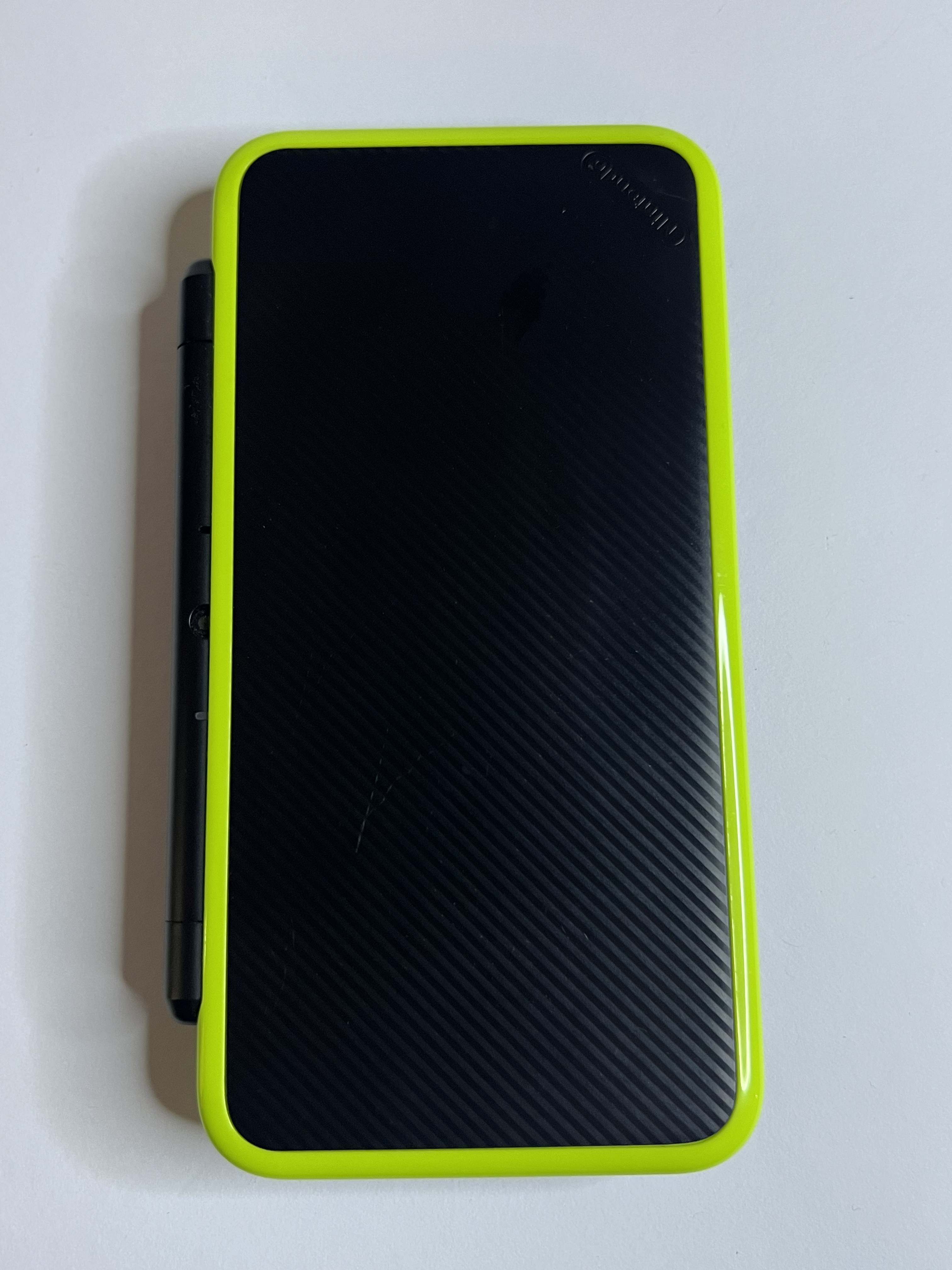 New Nintendo 2DS XL Konsole neon grün mit 128GB, Pokemon Bank, Poke Mover & vielen Extras