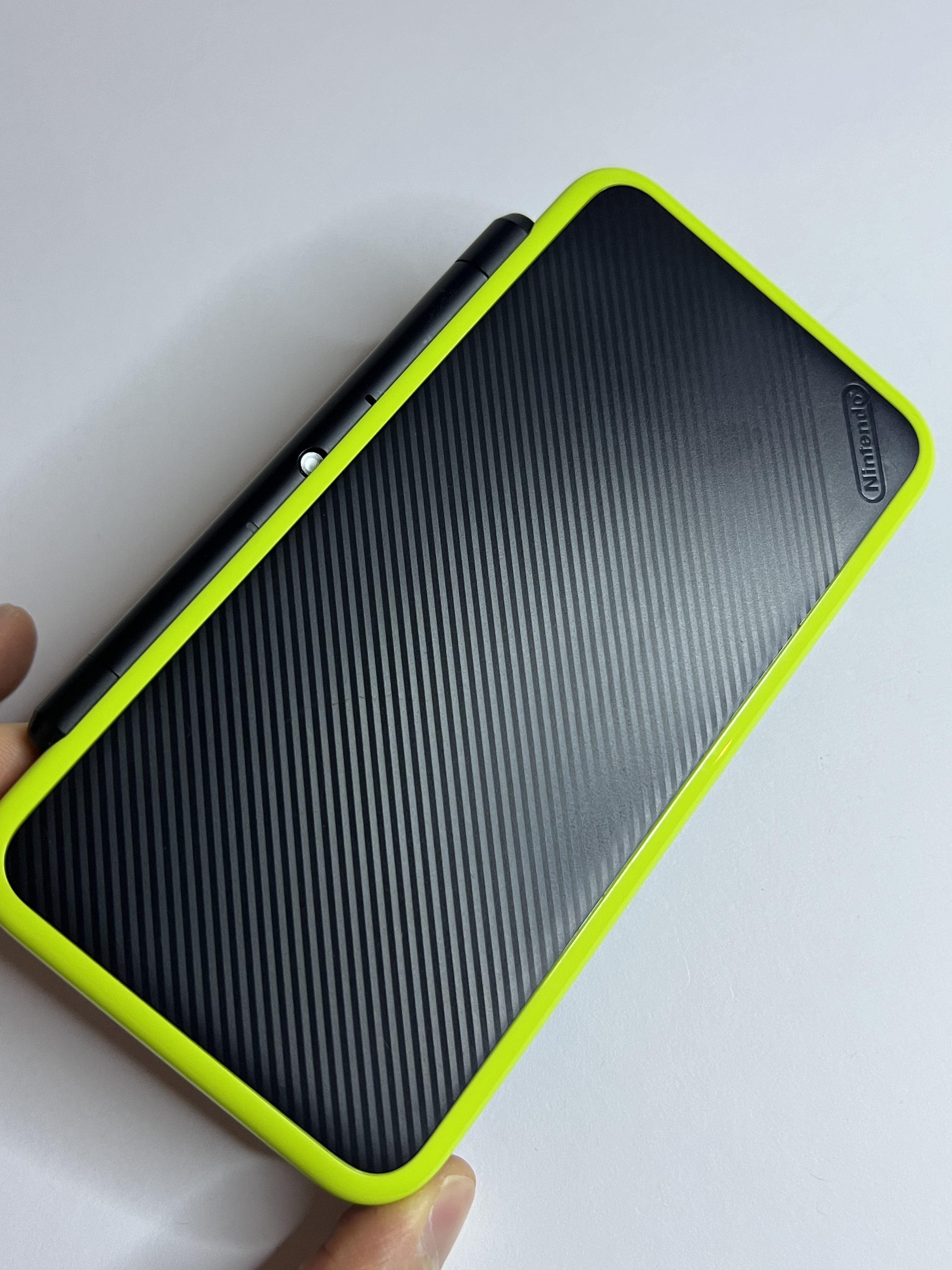 New Nintendo 2DS XL Konsole neon grün mit 128GB, Pokemon Bank, Poke Mover & vielen Extras