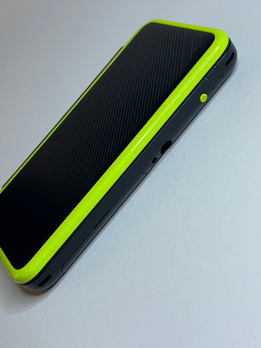 New Nintendo 2DS XL Konsole neon grün mit 128GB, Pokemon Bank, Poke Mover & vielen Extras