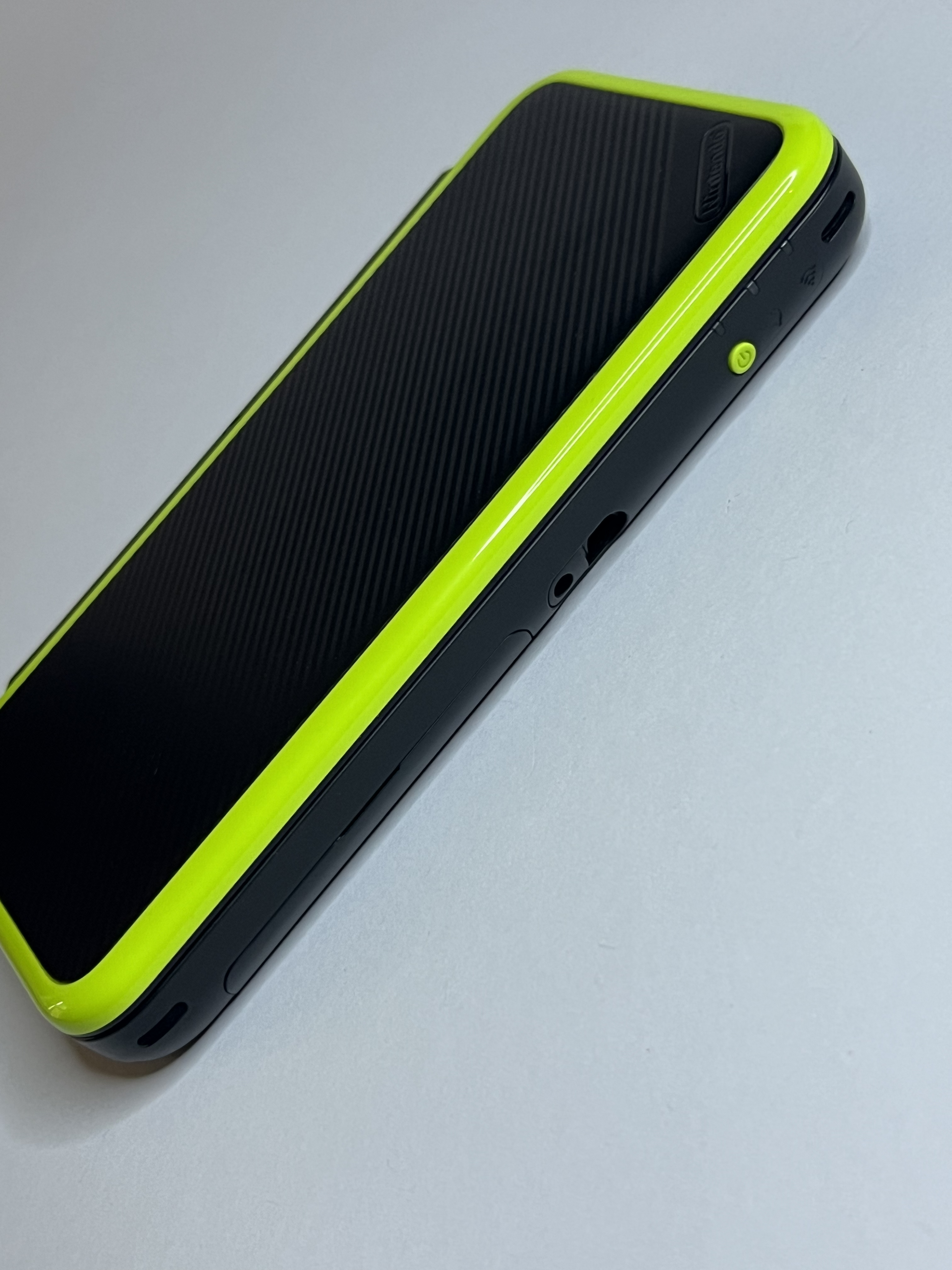 New Nintendo 2DS XL Konsole neon grün mit 128GB, Pokemon Bank, Poke Mover & vielen Extras