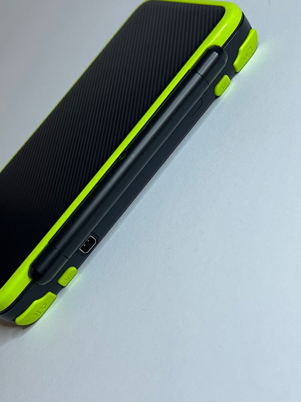 New Nintendo 2DS XL Konsole neon grün mit 128GB, Pokemon Bank, Poke Mover & vielen Extras