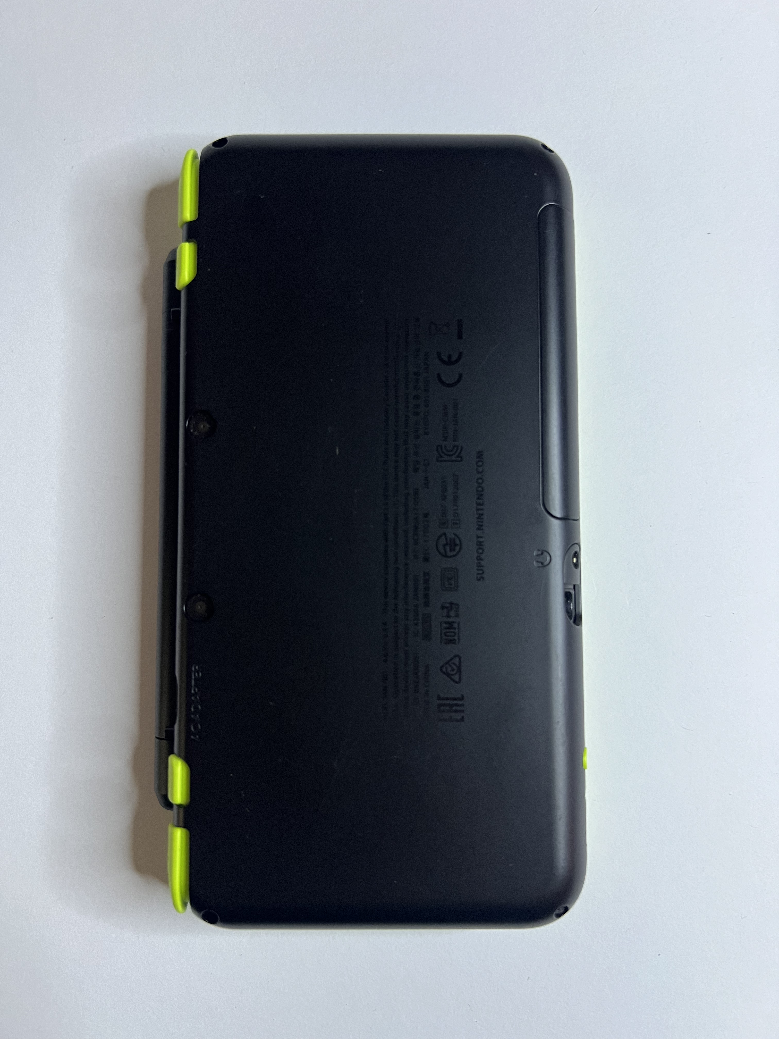 New Nintendo 2DS XL Konsole neon grün mit 128GB, Pokemon Bank, Poke Mover & vielen Extras