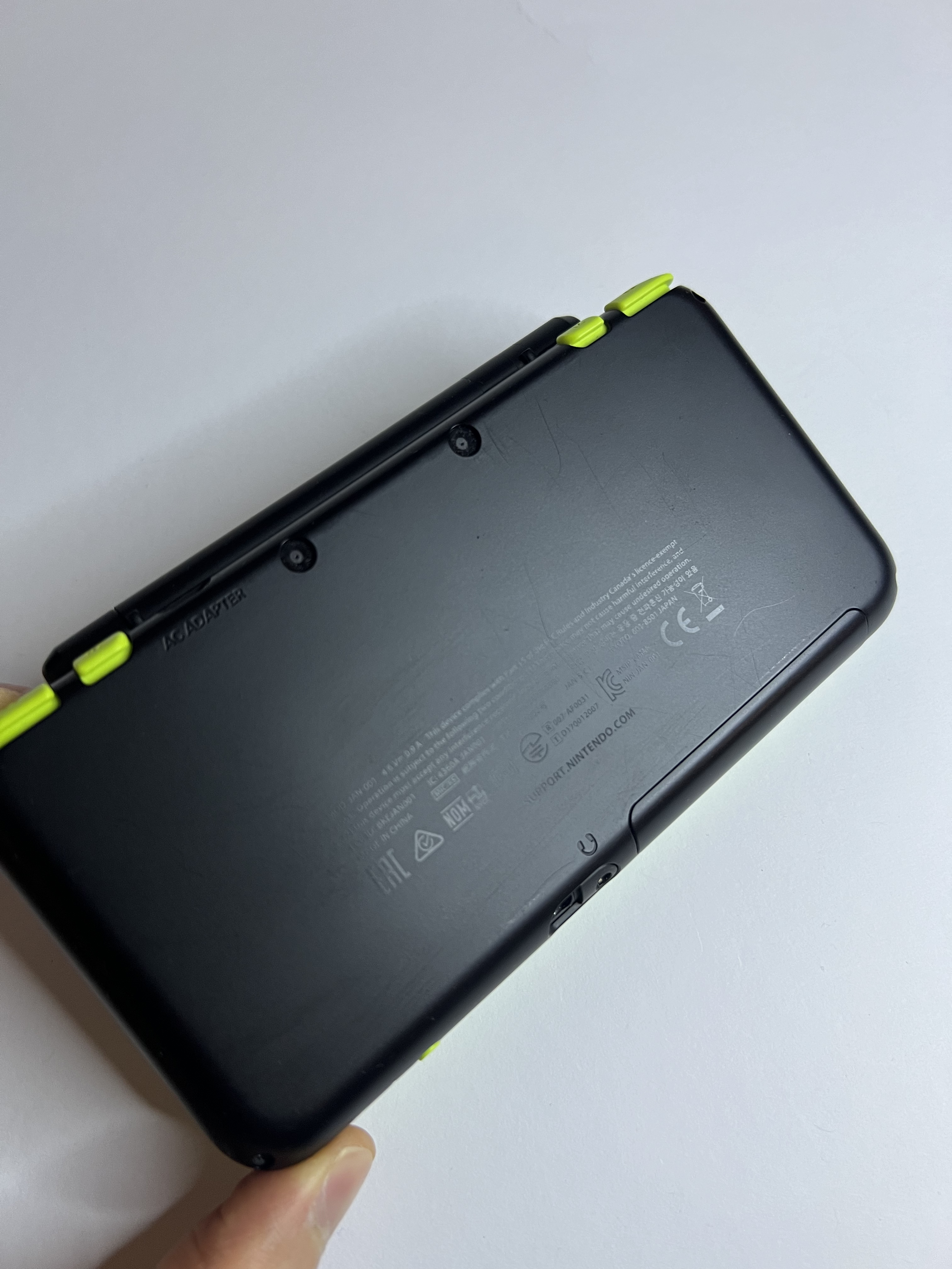 New Nintendo 2DS XL Konsole neon grün mit 128GB, Pokemon Bank, Poke Mover & vielen Extras