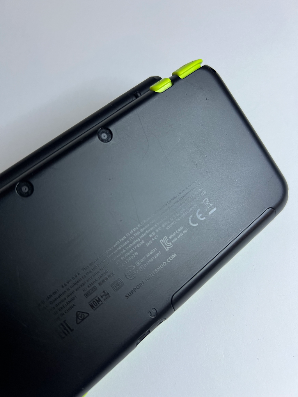 New Nintendo 2DS XL Konsole neon grün mit 128GB, Pokemon Bank, Poke Mover & vielen Extras