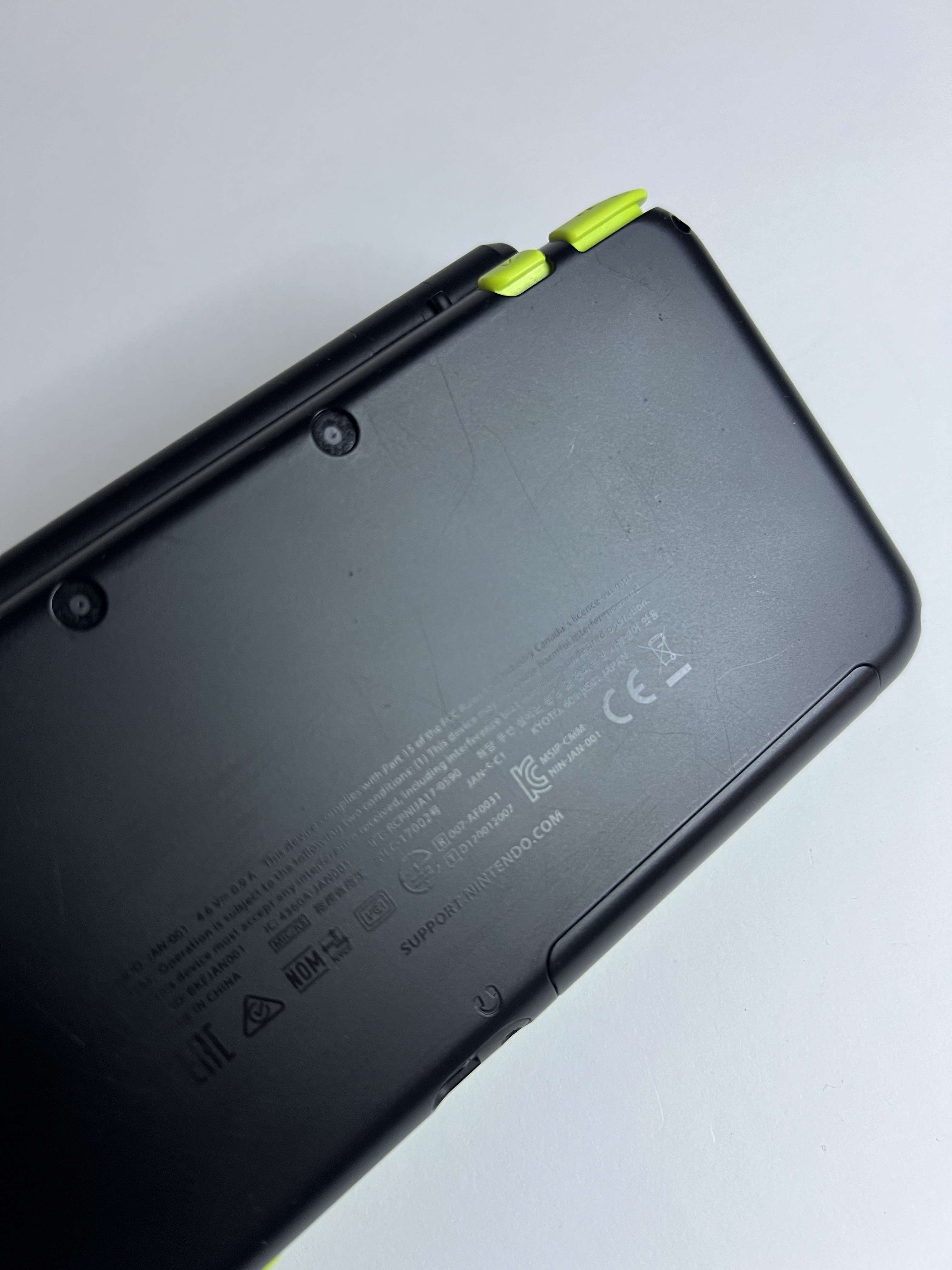 New Nintendo 2DS XL Konsole neon grün mit 128GB, Pokemon Bank, Poke Mover & vielen Extras