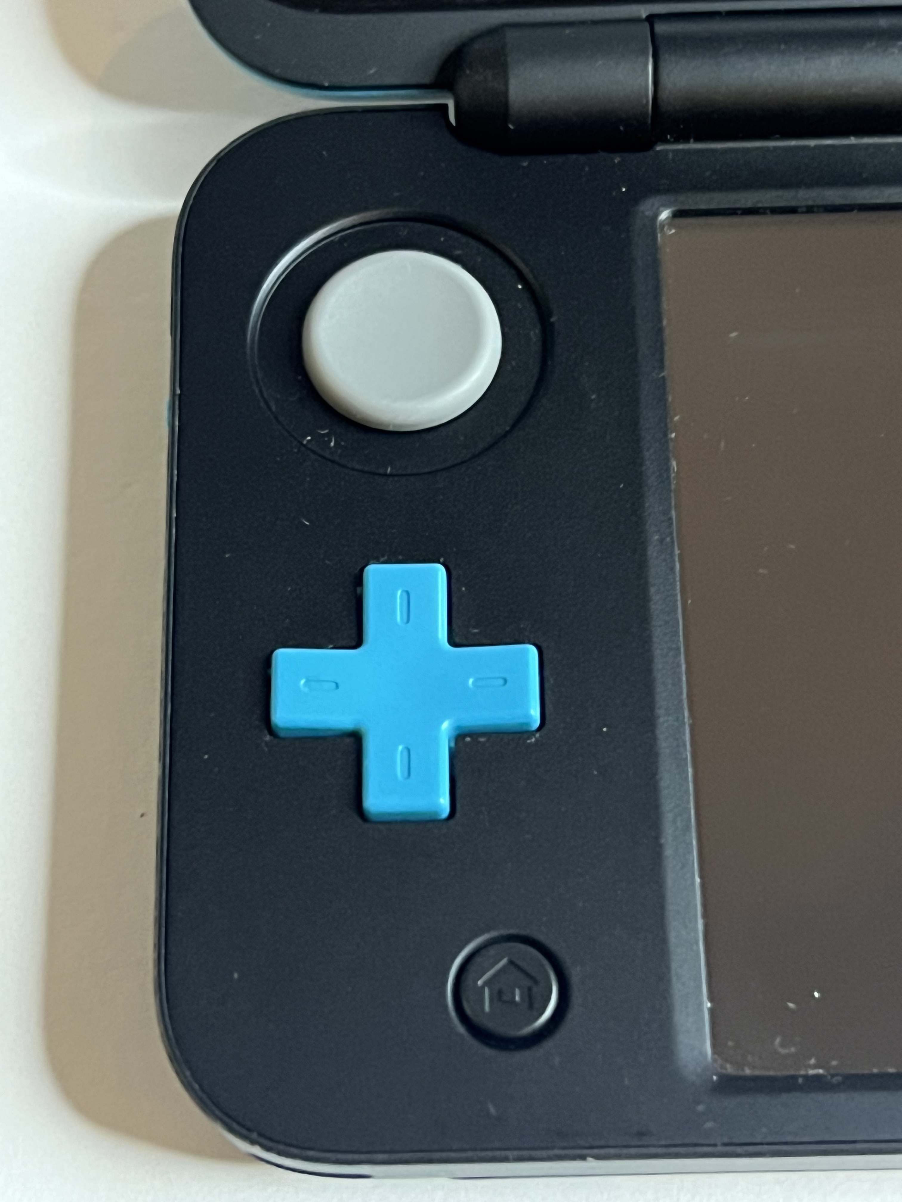 New Nintendo 2DS XL Konsole neon blau mit 128GB, Pokemon Bank, Poke Mover & vielen Extras