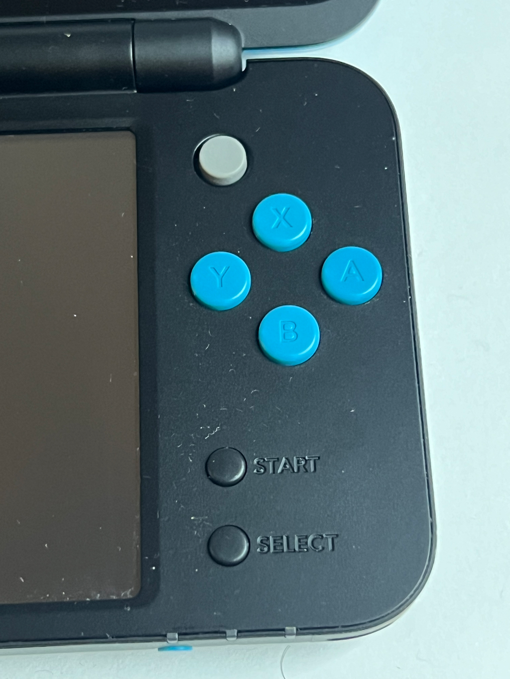 New Nintendo 2DS XL Konsole neon blau mit 128GB, Pokemon Bank, Poke Mover & vielen Extras